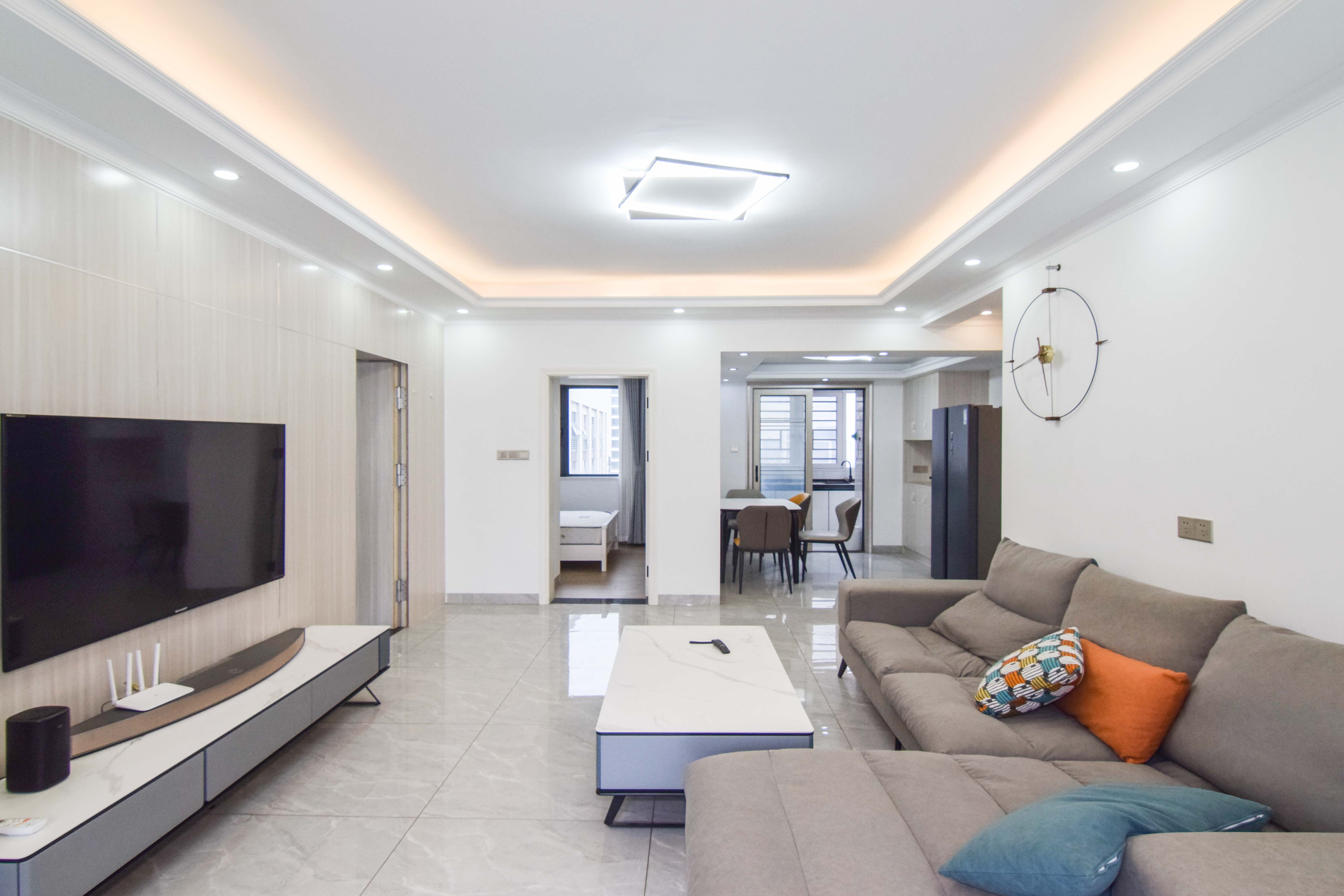 澳海澜庭 3室2厅2卫 85.0万 澳海澜庭 3室2厅2卫 85.0万客厅