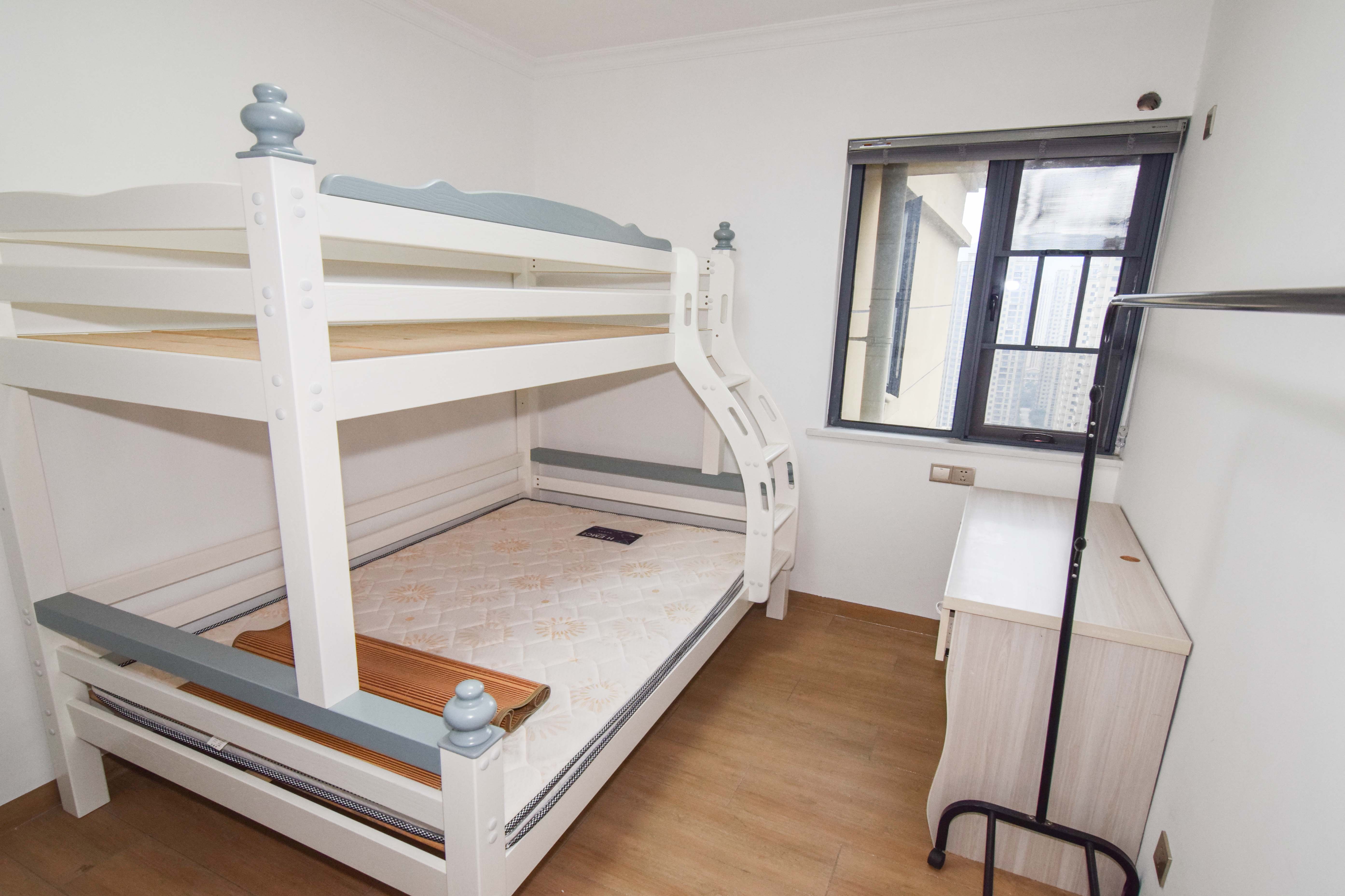 澳海澜庭 3室2厅2卫 85.0万 澳海澜庭 3室2厅2卫 85.0万卧室