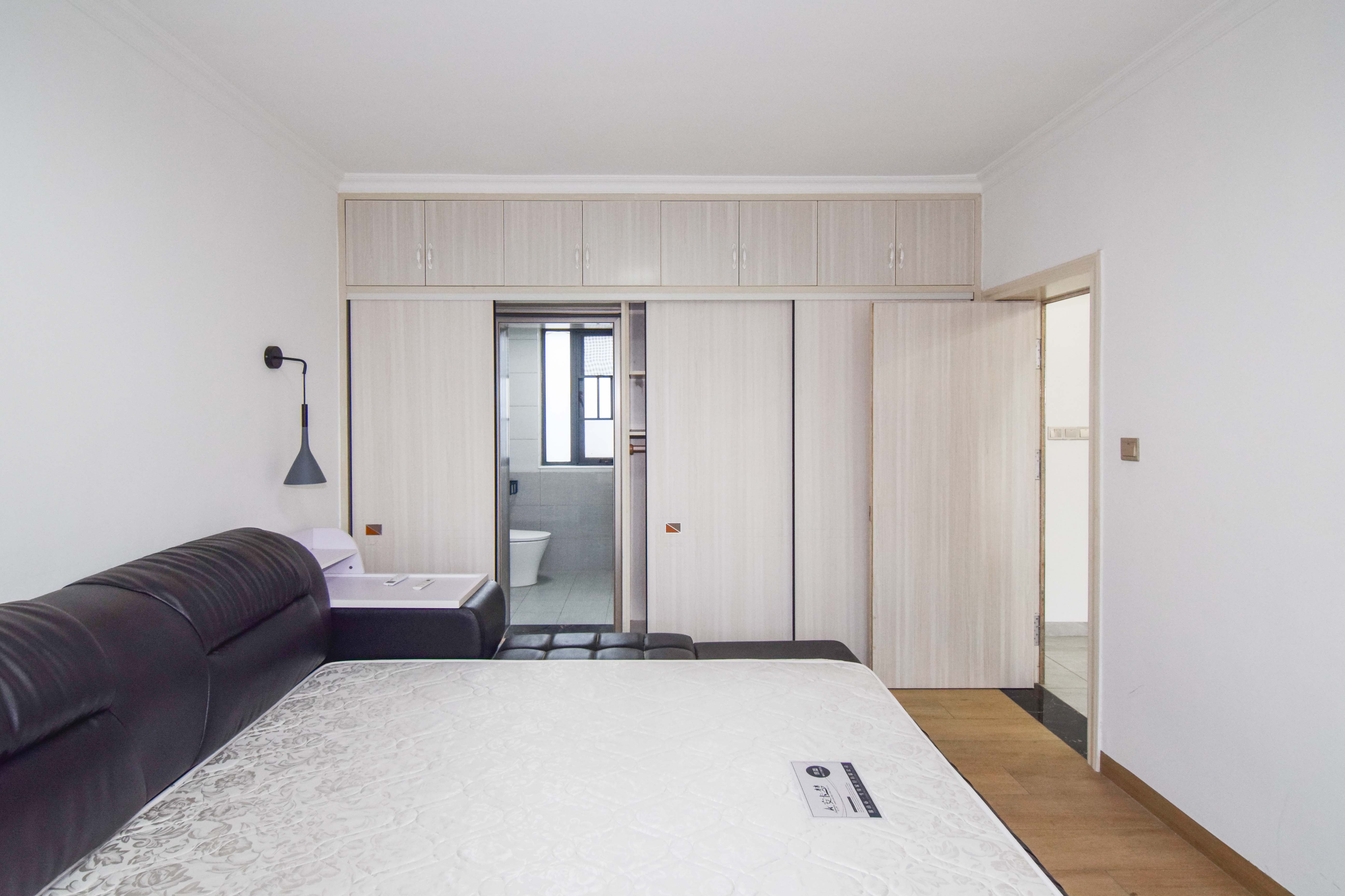 澳海澜庭 3室2厅2卫 85.0万 澳海澜庭 3室2厅2卫 85.0万卧室