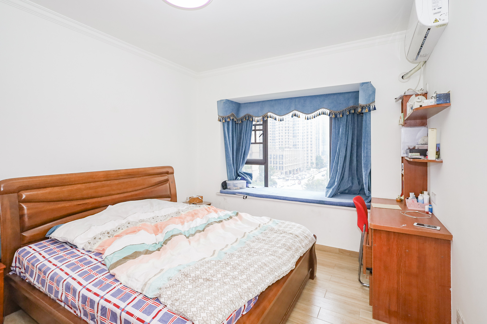 钰龙天下二期(钰龙佳园) 5室1厅1卫 255.0万 钰龙天下二期(钰龙佳园) 5室1厅1卫 255.0万卧室