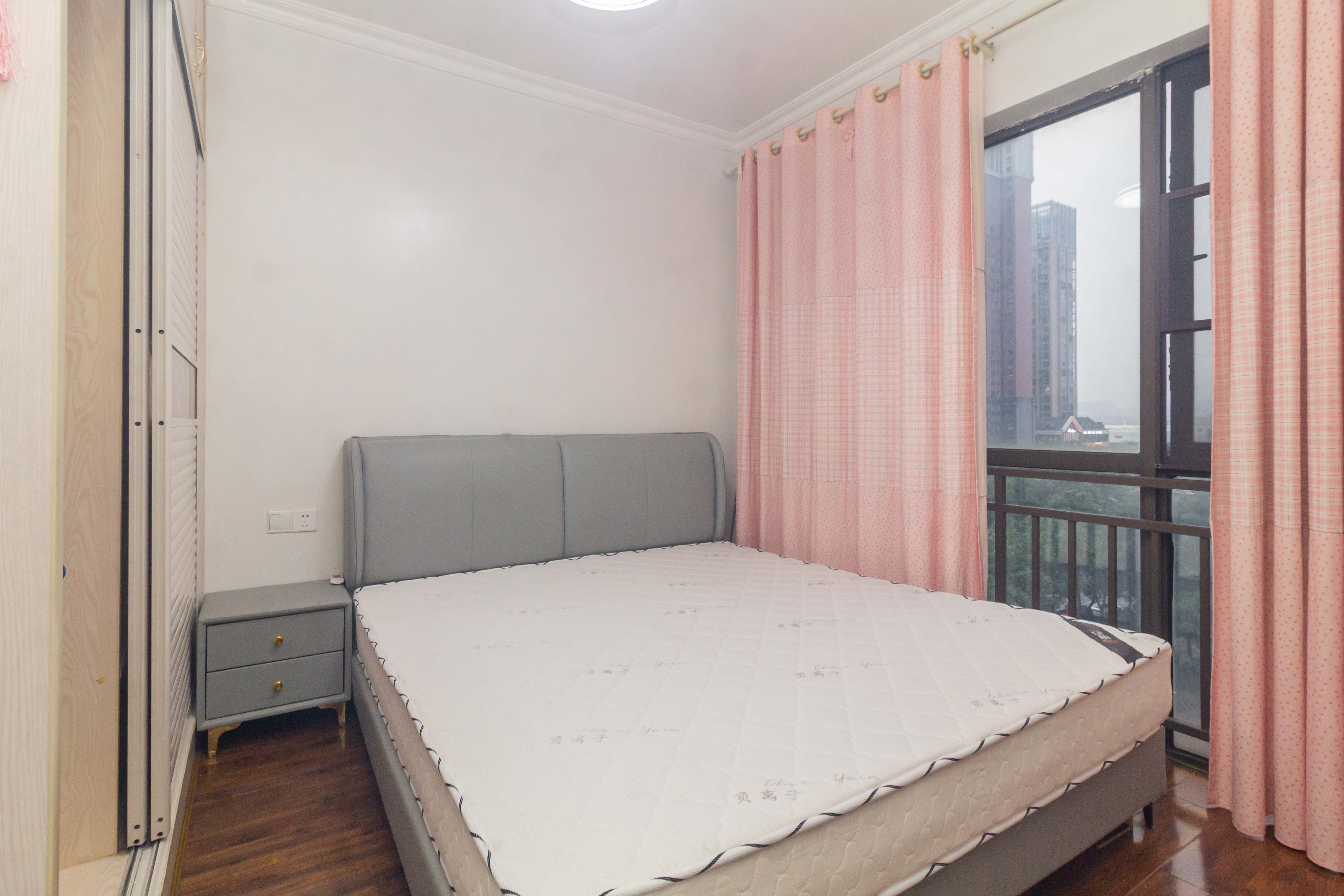 旭辉华庭 3室2厅1卫 61.8万 旭辉华庭 3室2厅1卫 61.8万卧室