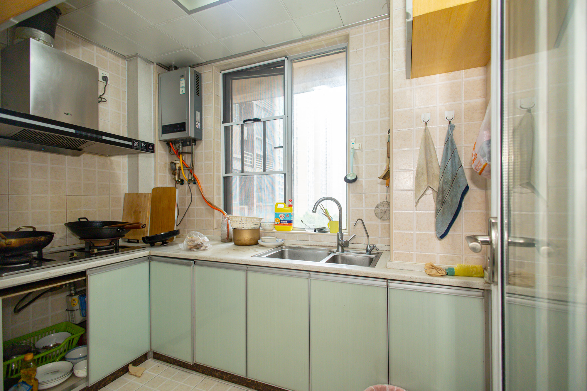 恒广国际景园一二区  2室2厅1卫    62.8万 恒广国际景园一二区  2室2厅1卫    62.8万厨房