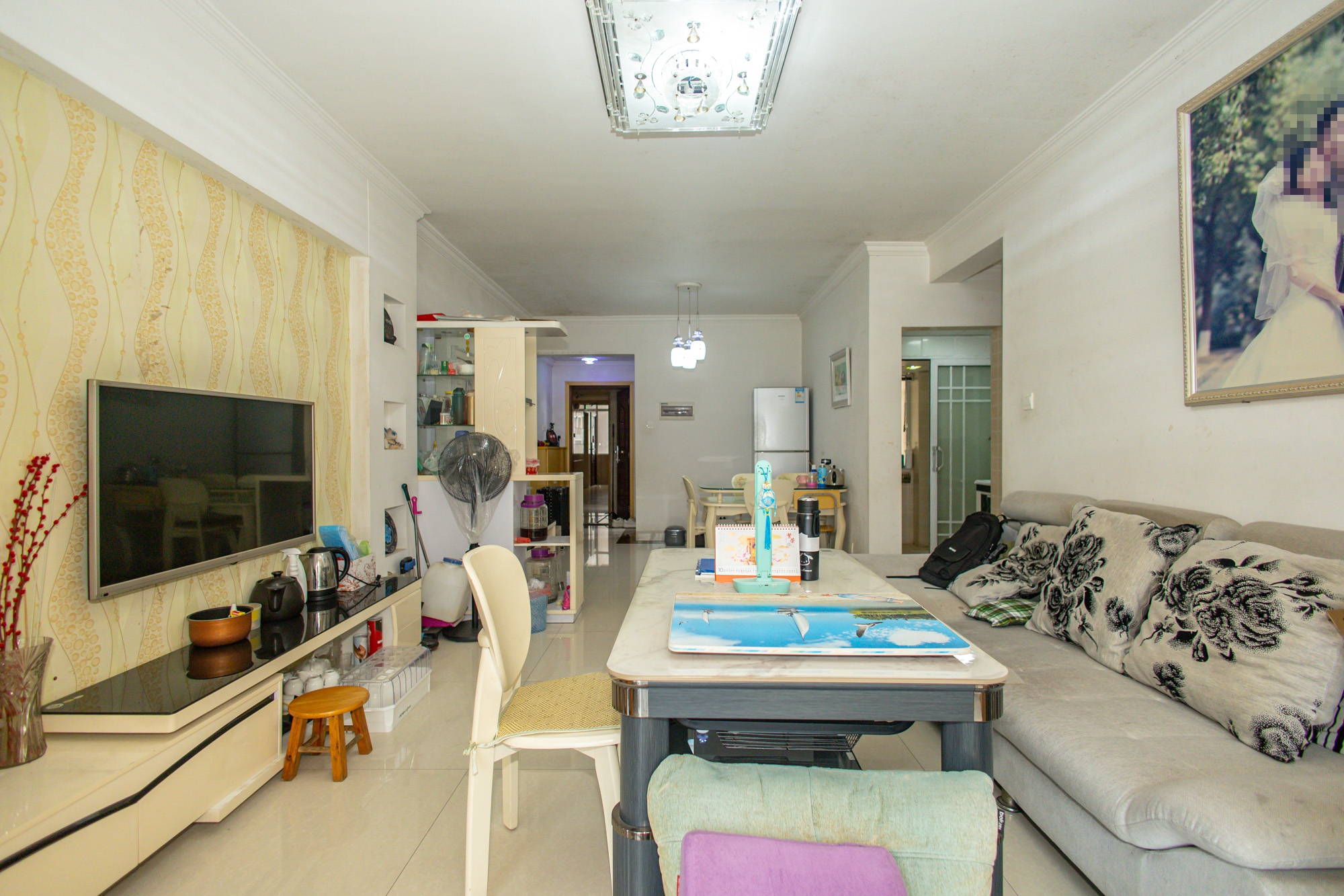 恒广国际景园一二区  2室2厅1卫    62.8万 恒广国际景园一二区  2室2厅1卫    62.8万客厅