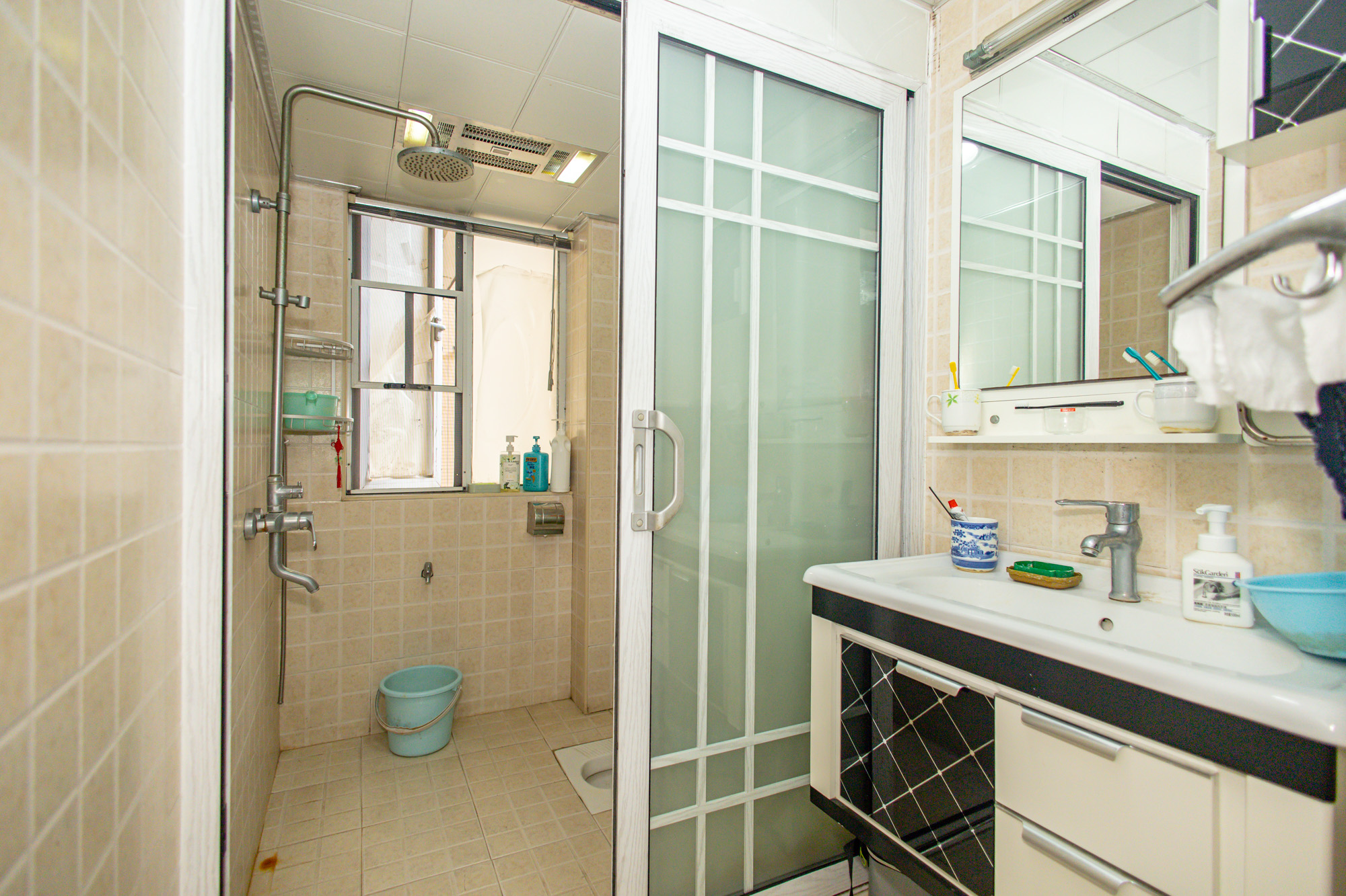 恒广国际景园一二区  2室2厅1卫    62.8万 恒广国际景园一二区  2室2厅1卫    62.8万卫生间