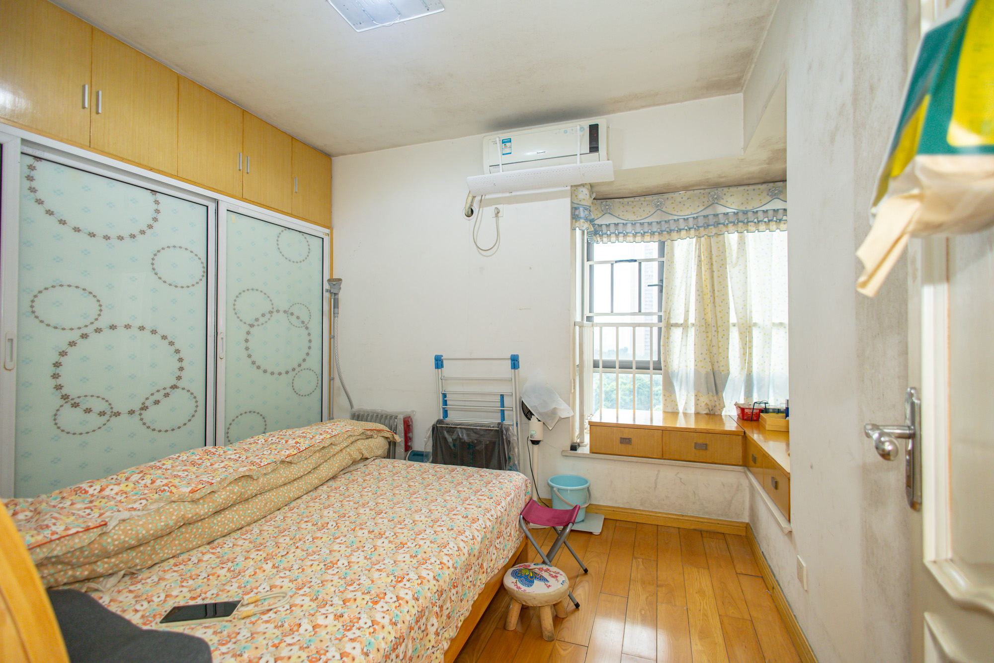 恒广国际景园一二区  2室2厅1卫    62.8万 恒广国际景园一二区  2室2厅1卫    62.8万卧室