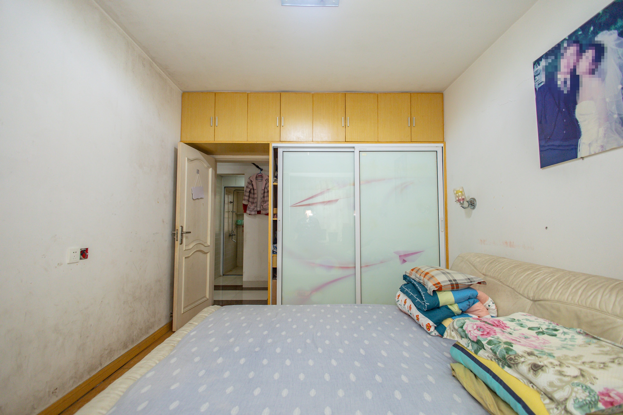 恒广国际景园一二区  2室2厅1卫    62.8万 恒广国际景园一二区  2室2厅1卫    62.8万卧室