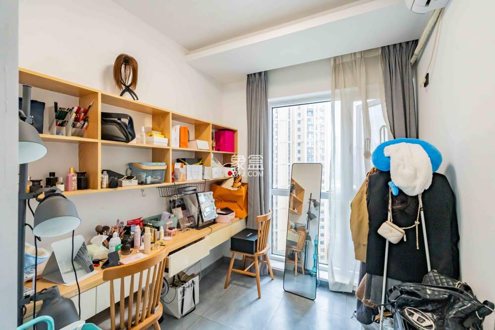 上園商住小區(qū)  3室2廳1衛(wèi)   120.00萬(wàn)