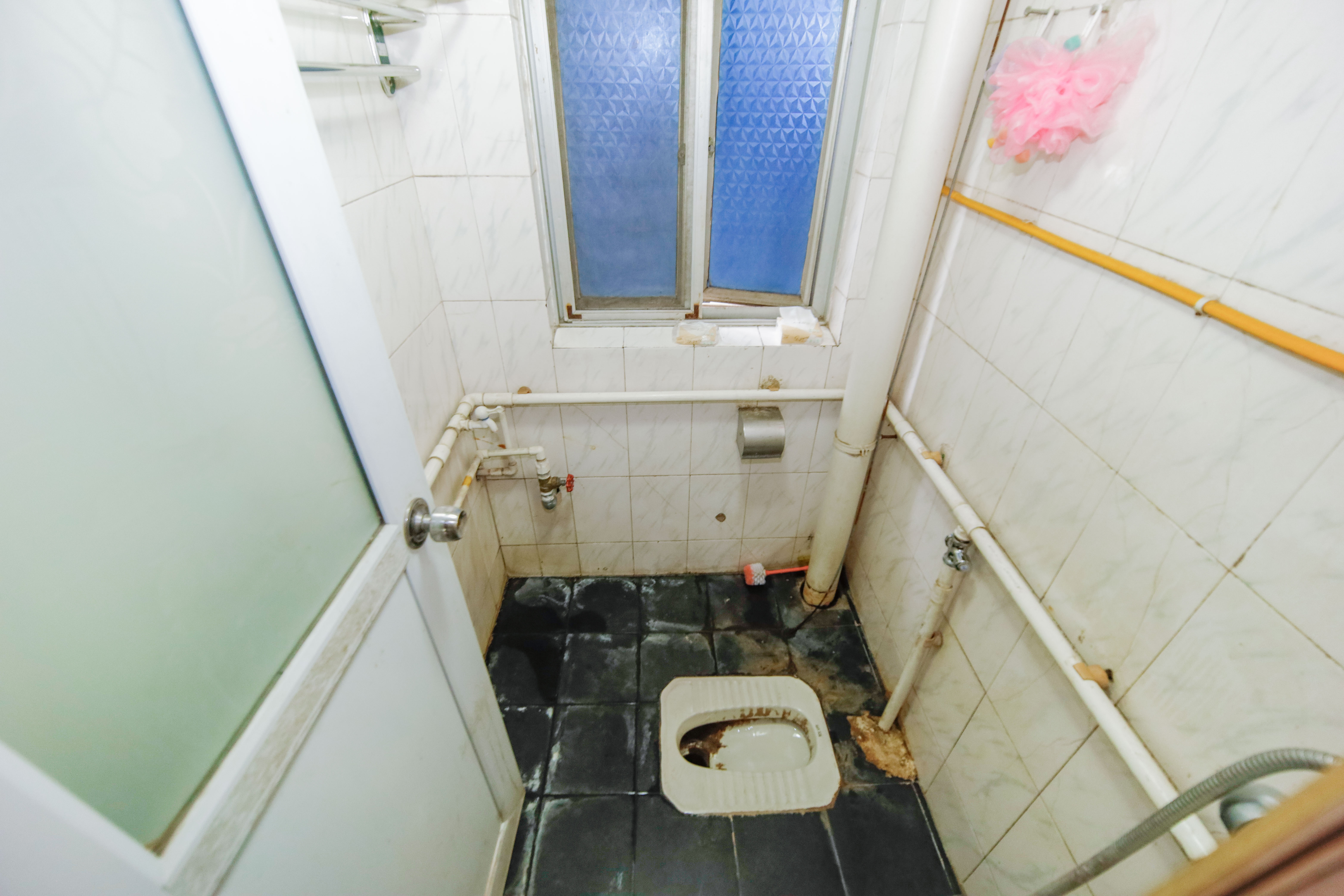 三湘小区  3室2厅2卫   65.00万卫生间