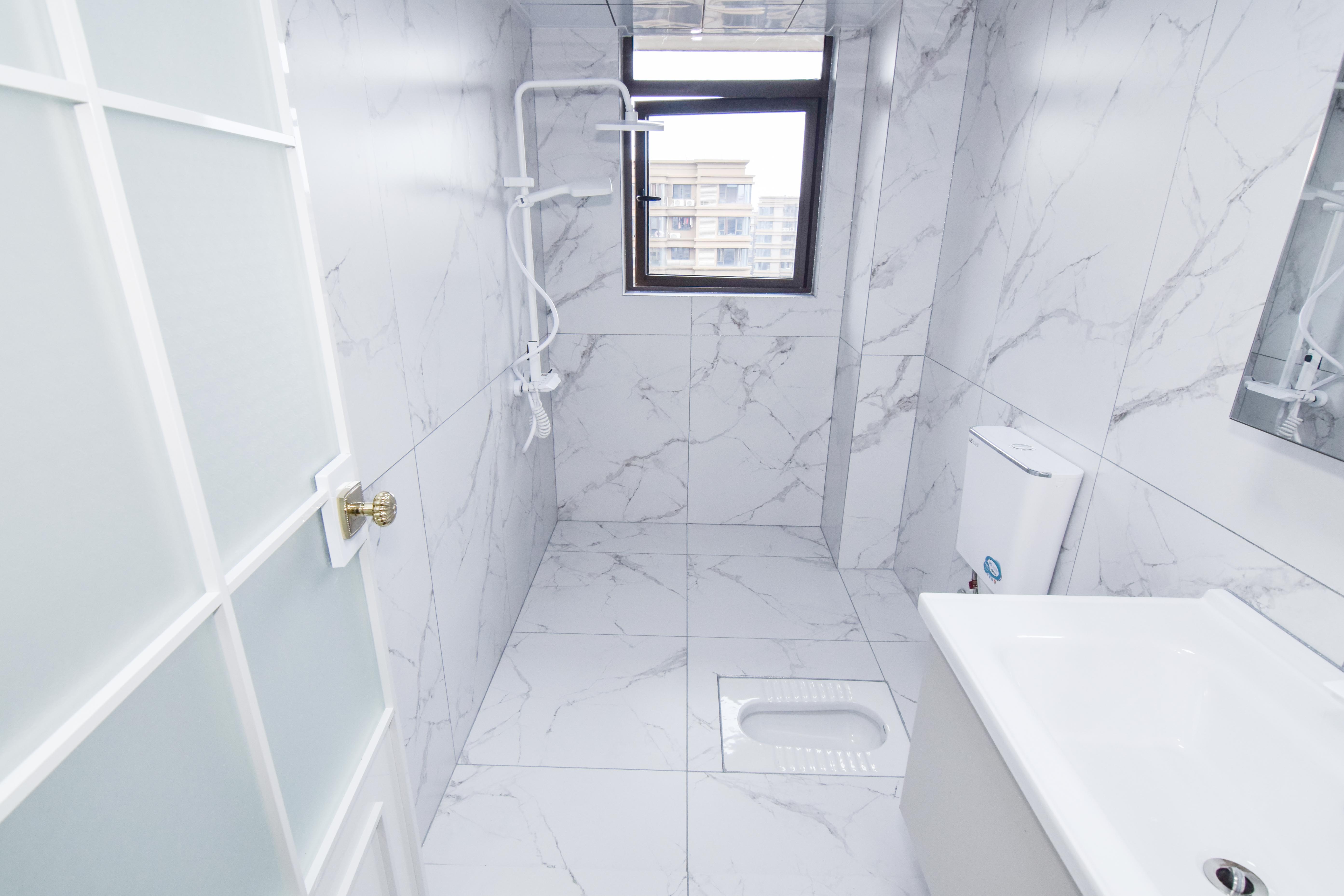 润和长郡（润和紫郡二三期）  5室2厅2卫    132.8万卫生间