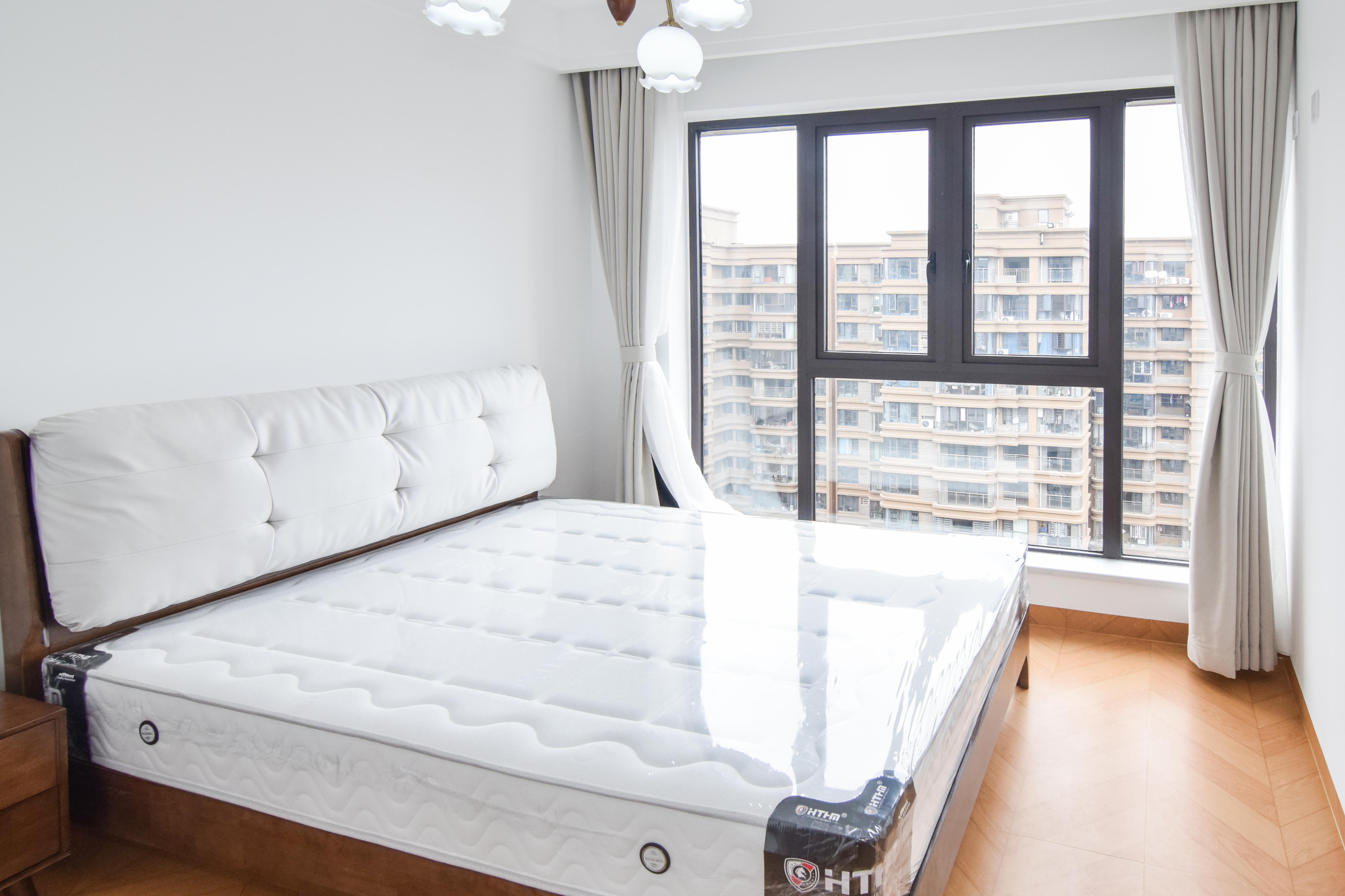 润和长郡（润和紫郡二三期）  5室2厅2卫    132.8万卧室