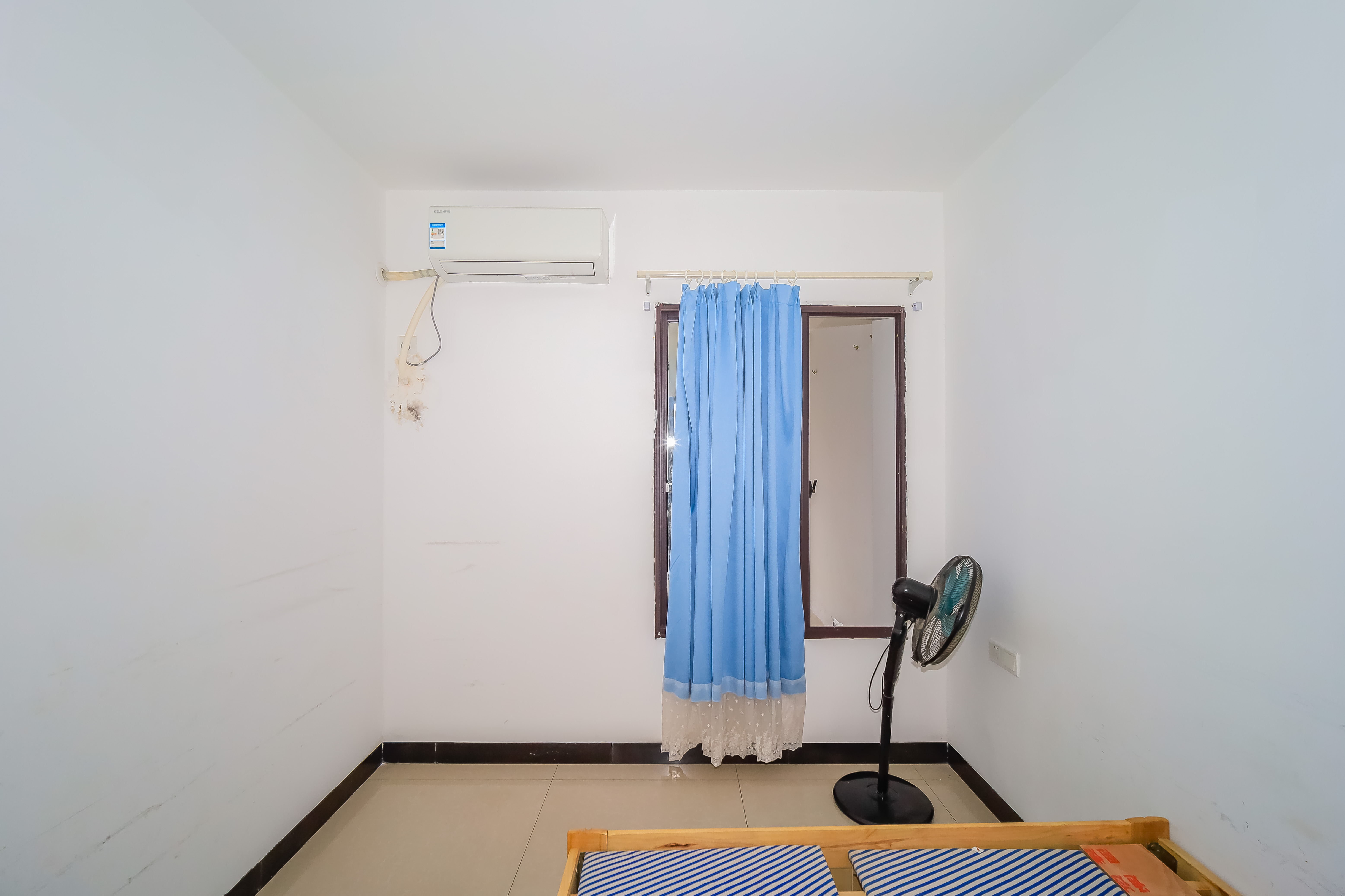 顺安大厦  3室1厅1卫   95.00万卧室