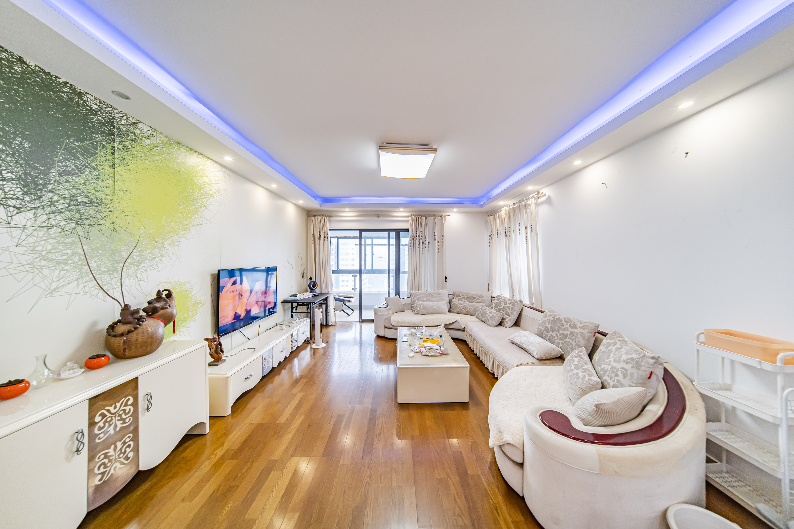 阳光100一期、四五期 3室2厅2卫 129.0万 阳光100一期、四五期 3室2厅2卫 129.0万客厅