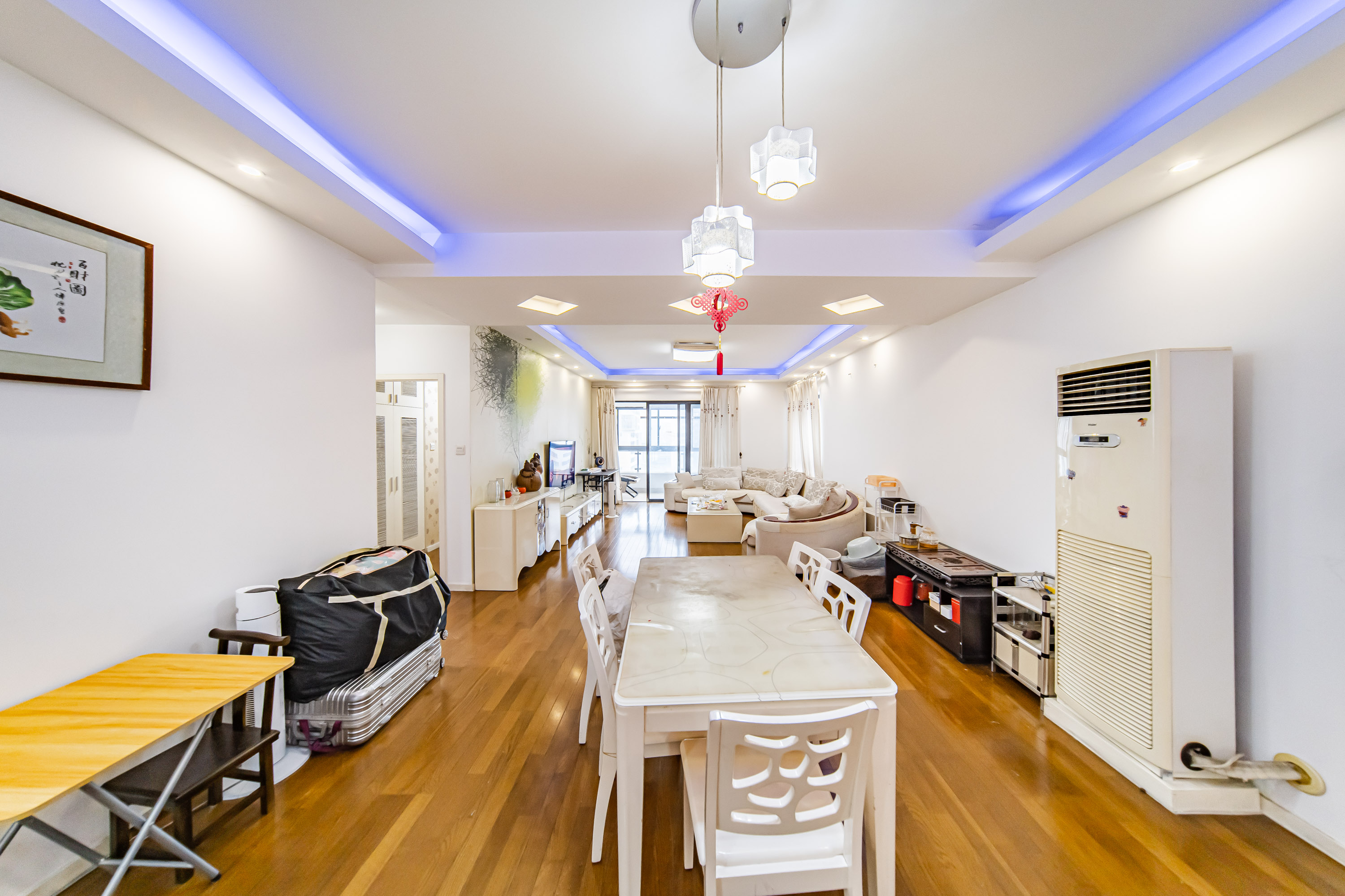 阳光100一期、四五期 3室2厅2卫 129.0万 阳光100一期、四五期 3室2厅2卫 129.0万客厅