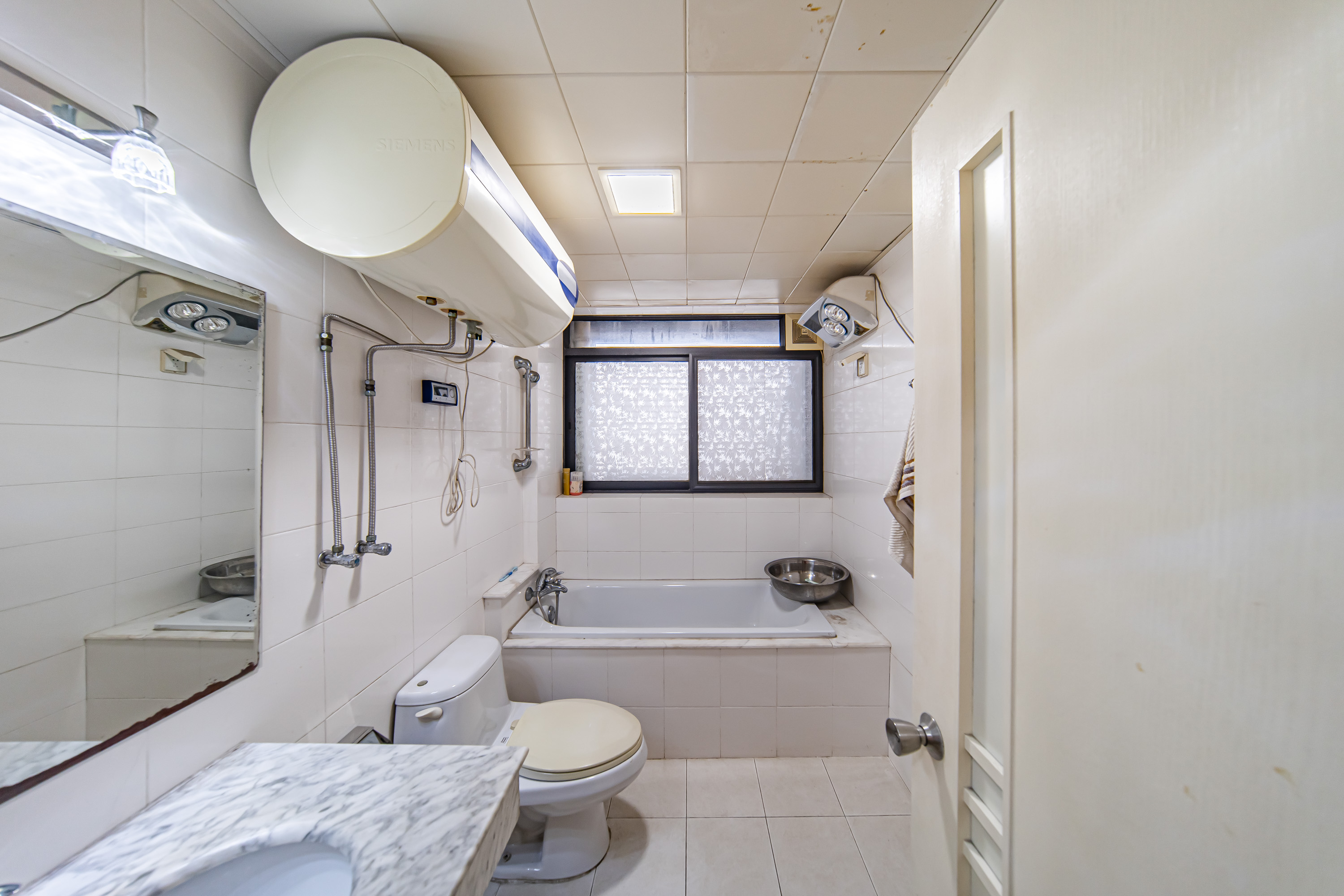 阳光100一期、四五期 3室2厅2卫 129.0万 阳光100一期、四五期 3室2厅2卫 129.0万卫生间