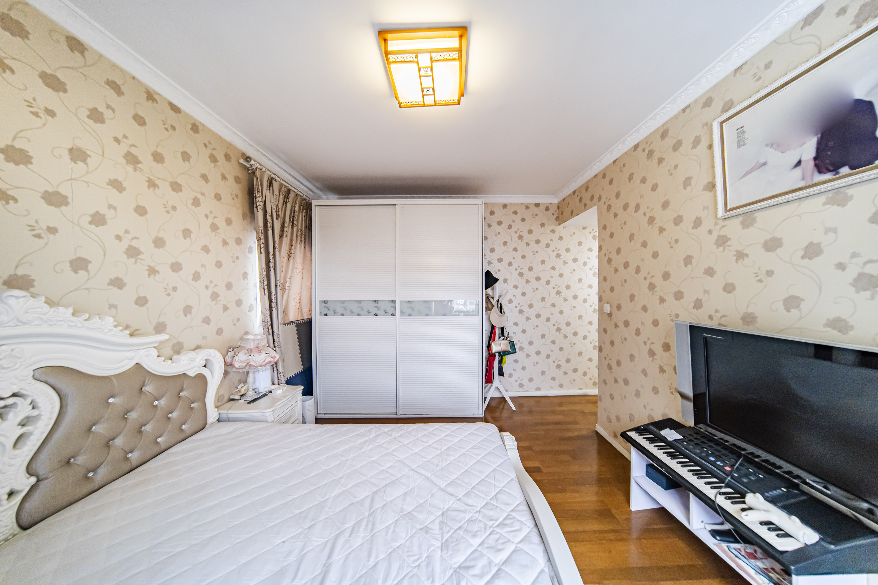 阳光100一期、四五期 3室2厅2卫 129.0万 阳光100一期、四五期 3室2厅2卫 129.0万卧室