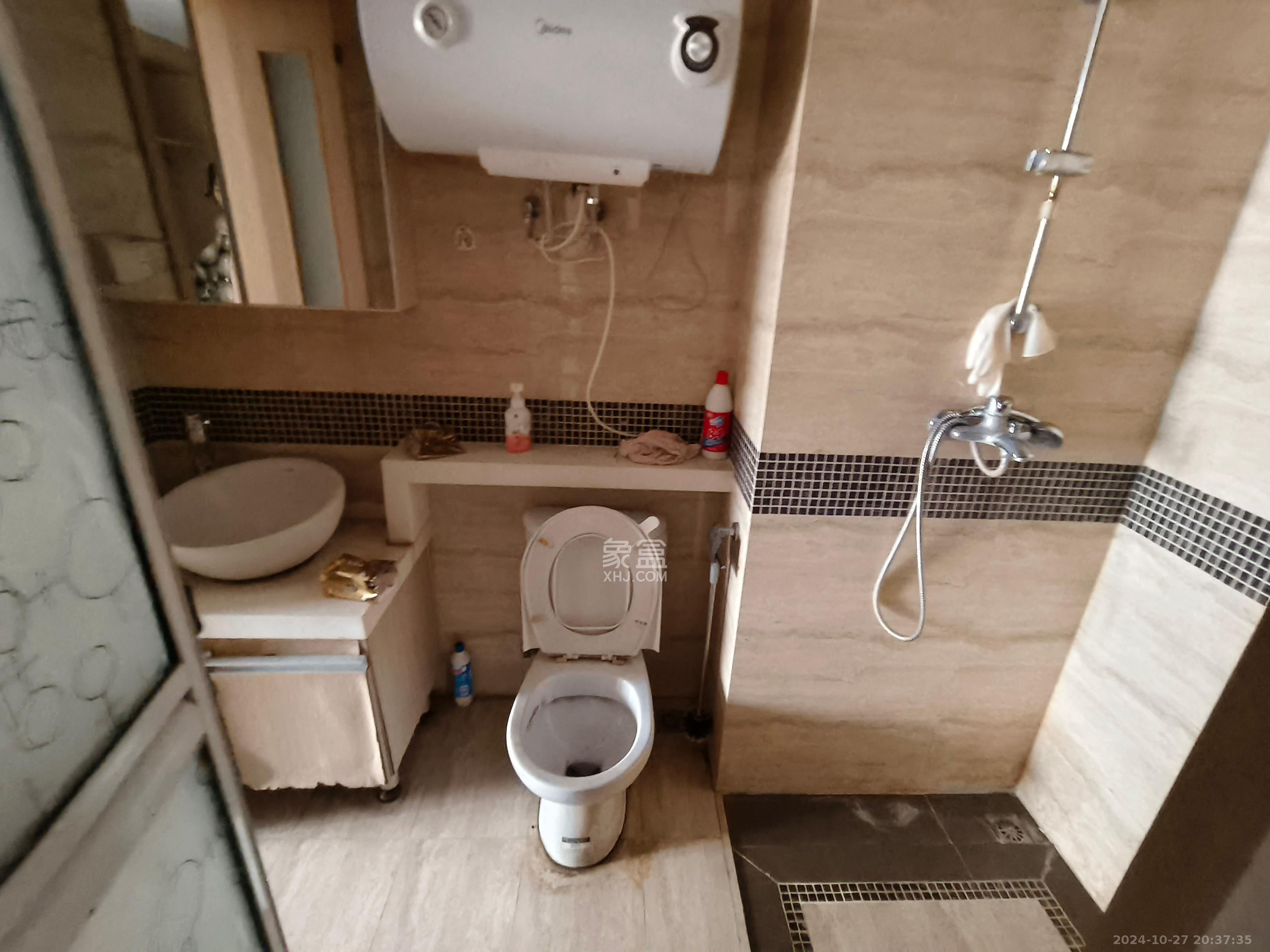 大桥一,二区 1室2厅1卫 1500.0元/月 大桥一,二区 1室2厅1卫 1500.0元/月室内图