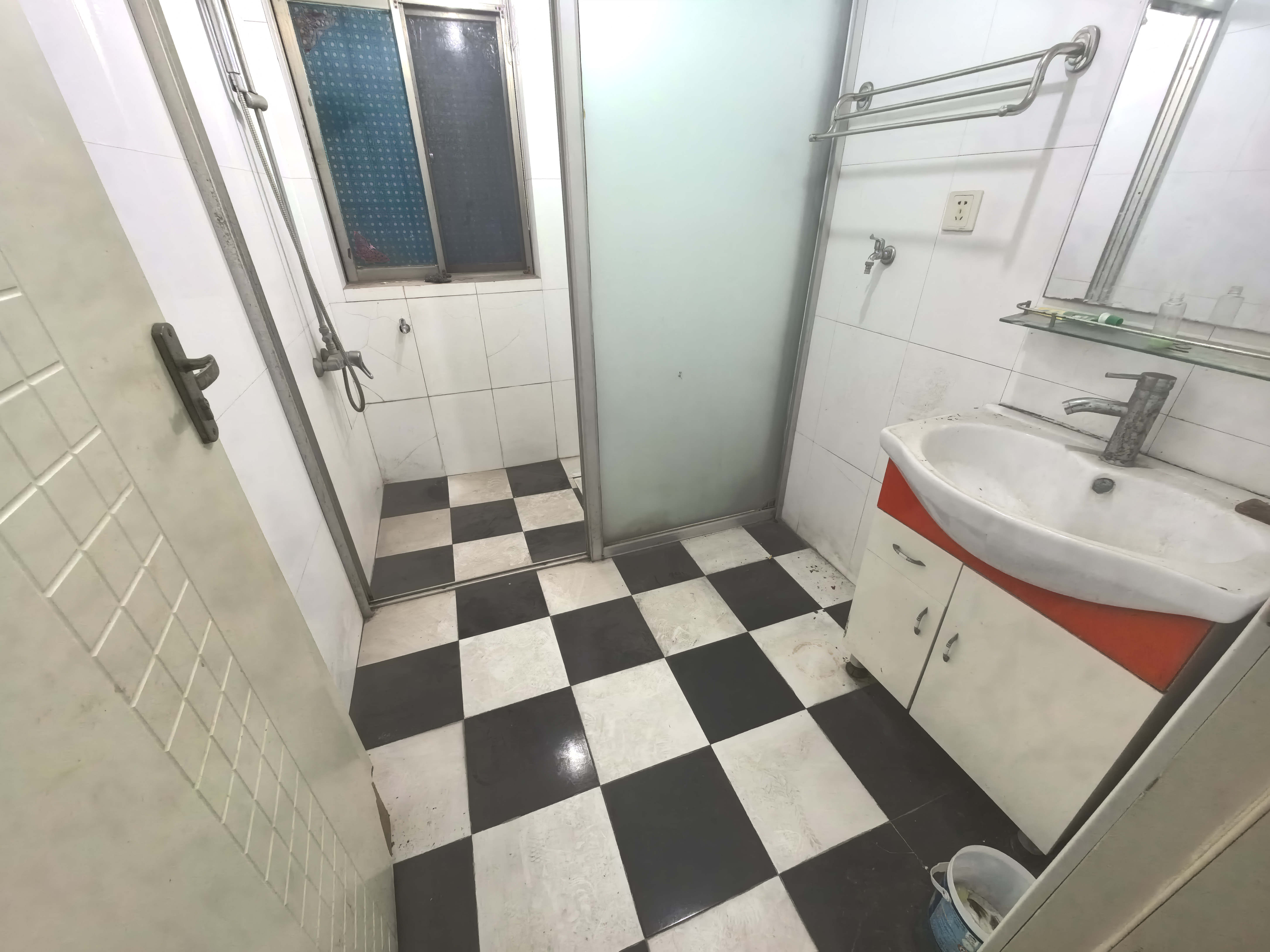 玉兰小区(建设一村)  3室2厅1卫    29.8万 玉兰小区(建设一村)  3室2厅1卫    29.8万室内图