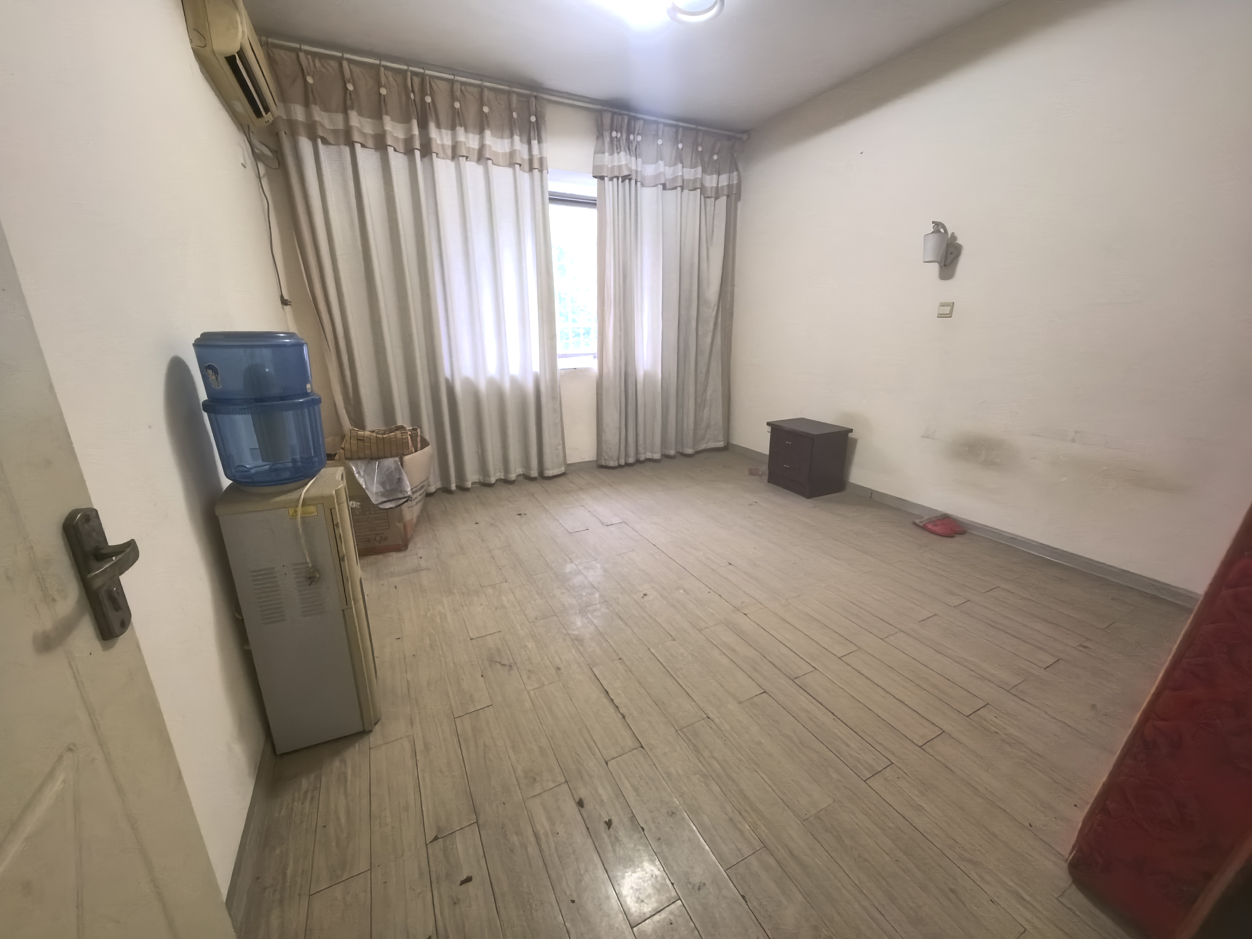 玉兰小区(建设一村)  3室2厅1卫    29.8万 玉兰小区(建设一村)  3室2厅1卫    29.8万室内图