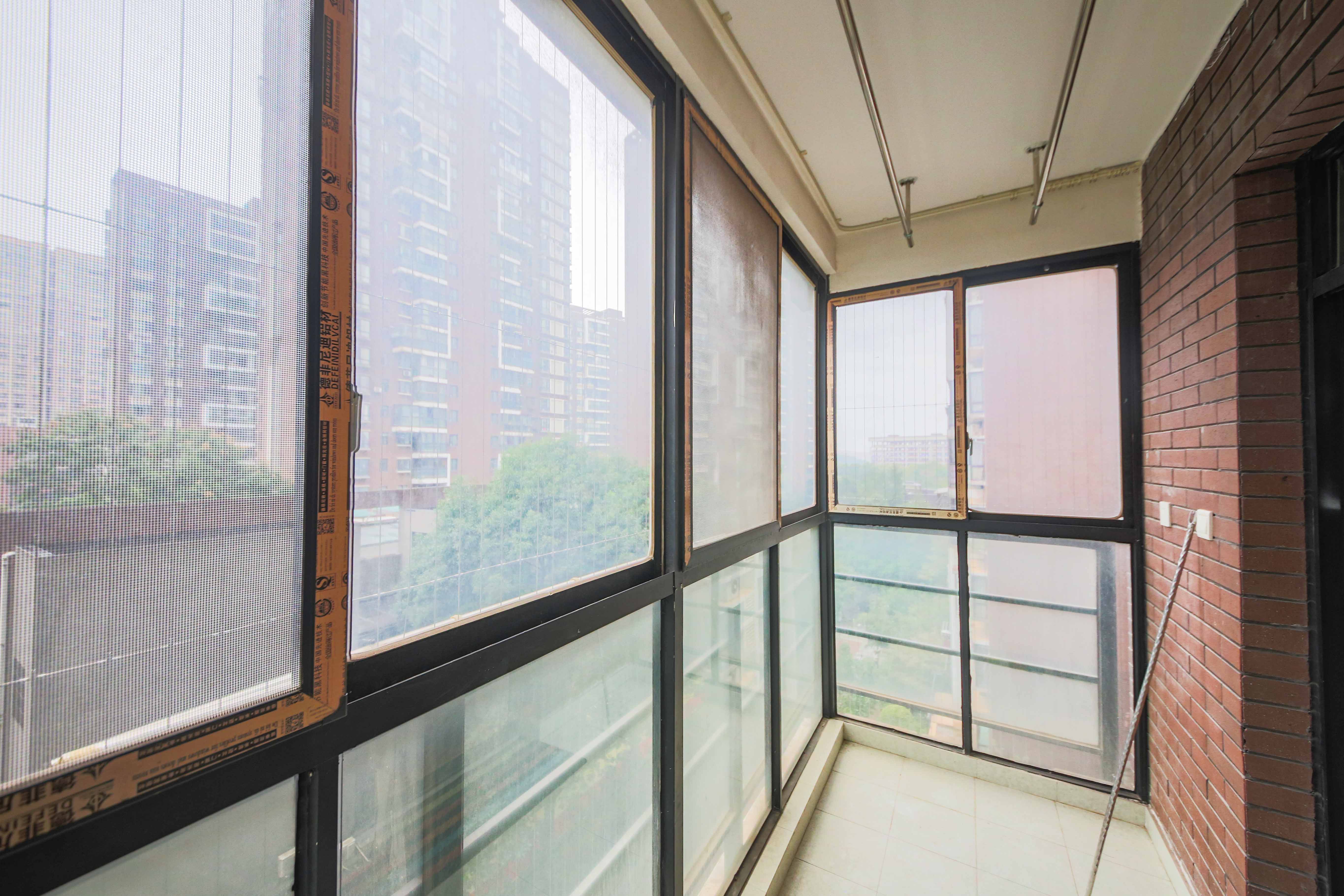 鑫远湘府华城 3室2厅1卫 105.0万 鑫远湘府华城 3室2厅1卫 105.0万阳台