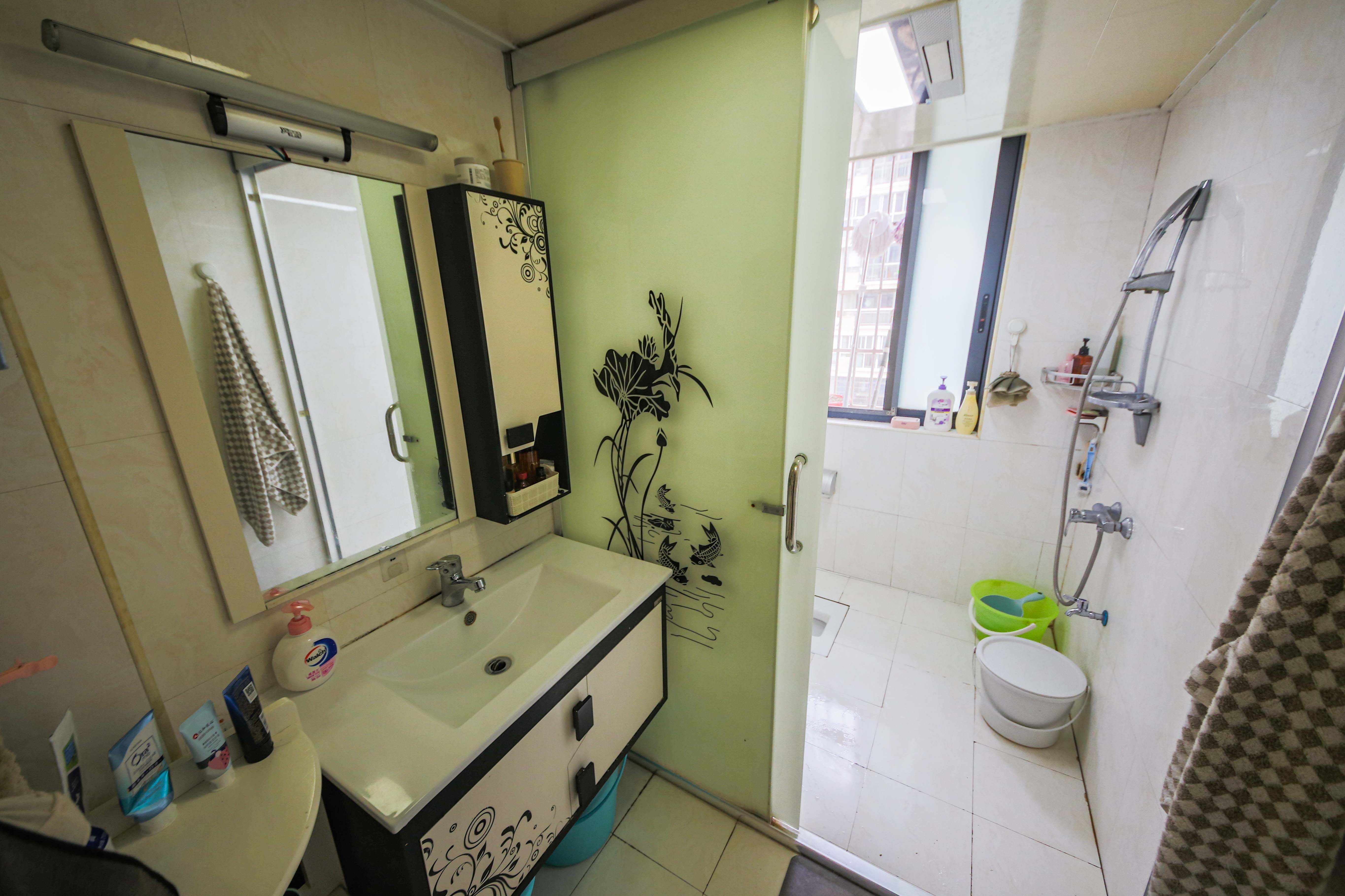 满庭芳小区 3室2厅2卫 126.0万 满庭芳小区 3室2厅2卫 126.0万卫生间