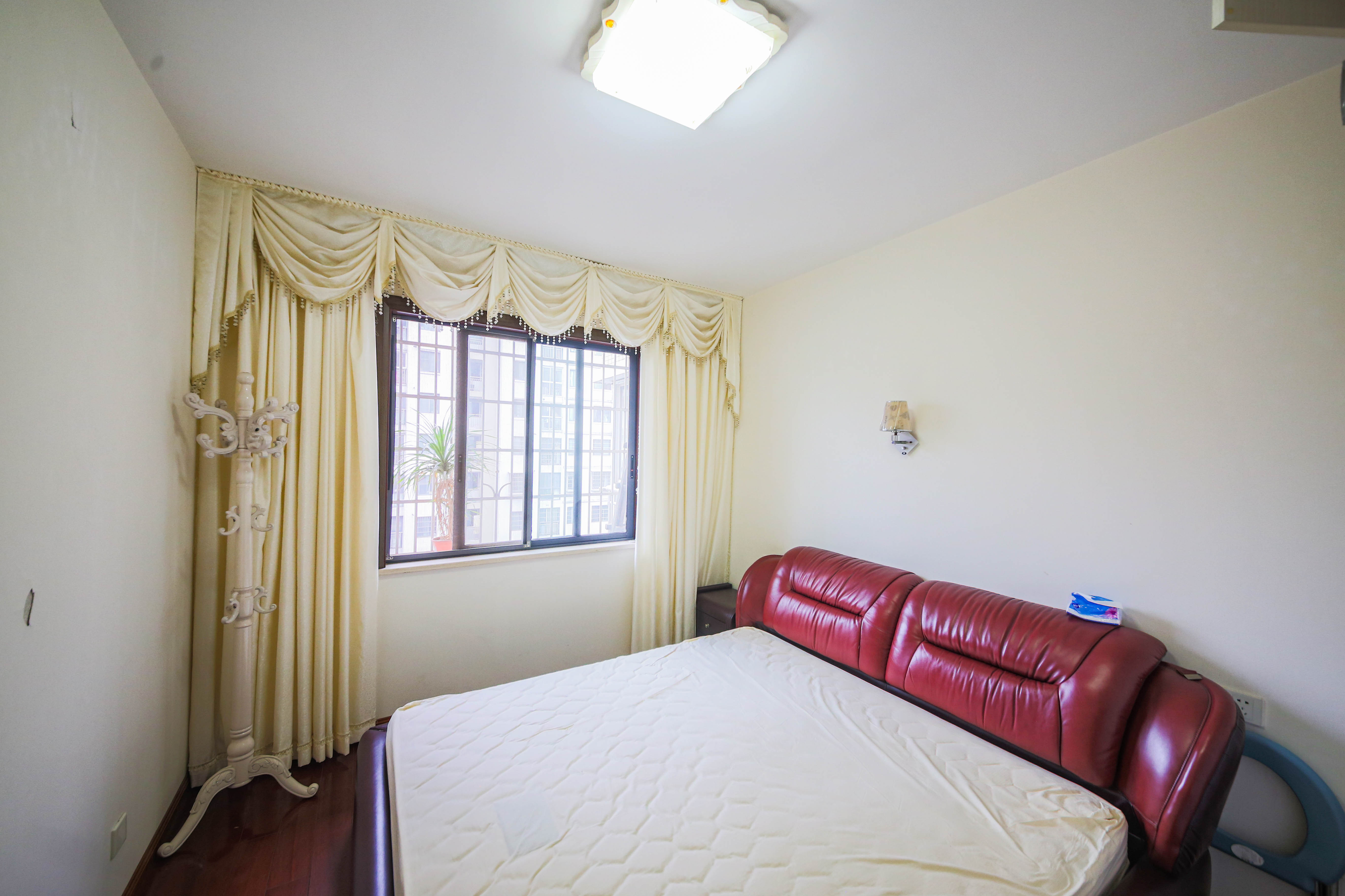 满庭芳小区 3室2厅2卫 126.0万 满庭芳小区 3室2厅2卫 126.0万卧室