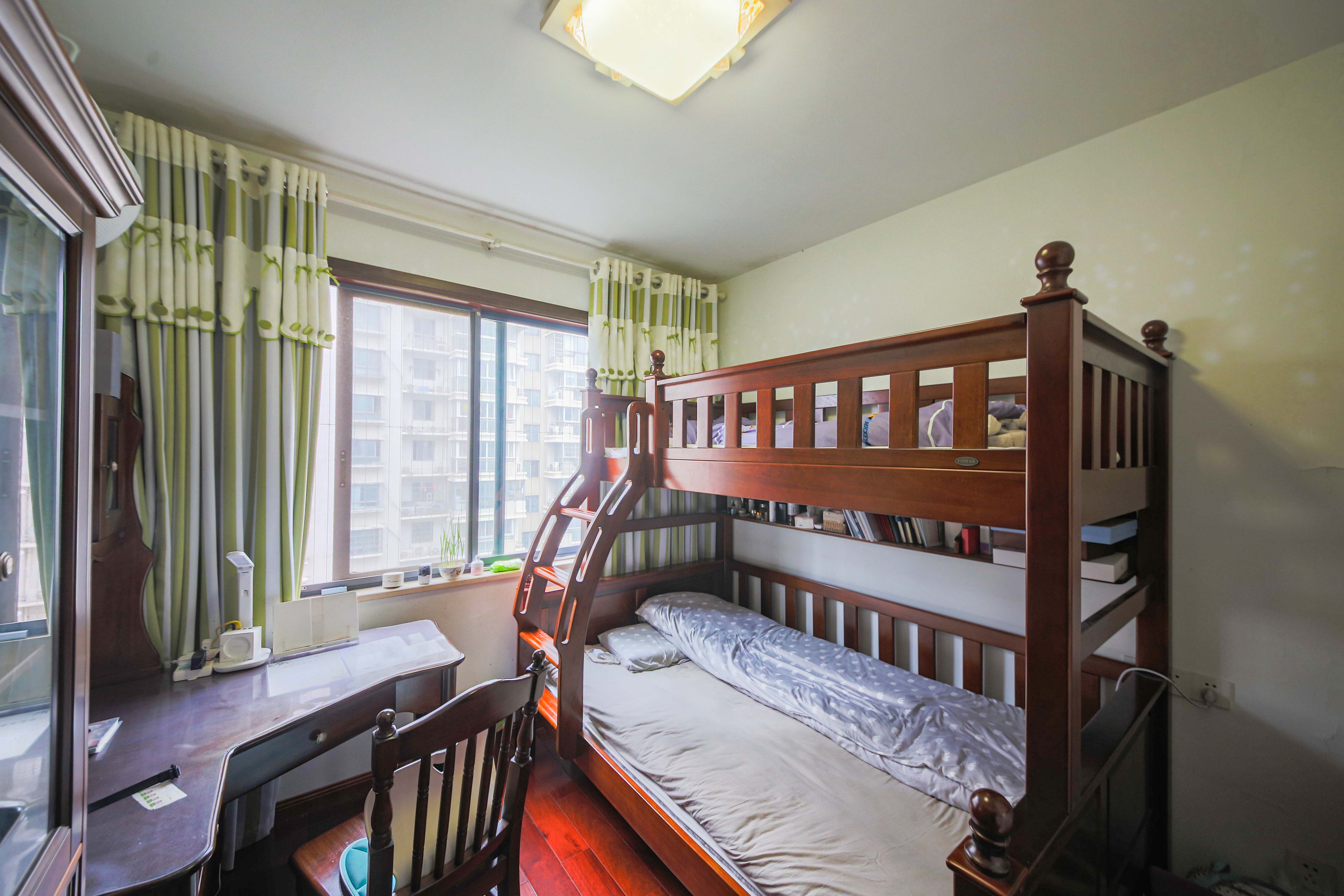 满庭芳小区 3室2厅2卫 126.0万 满庭芳小区 3室2厅2卫 126.0万卧室