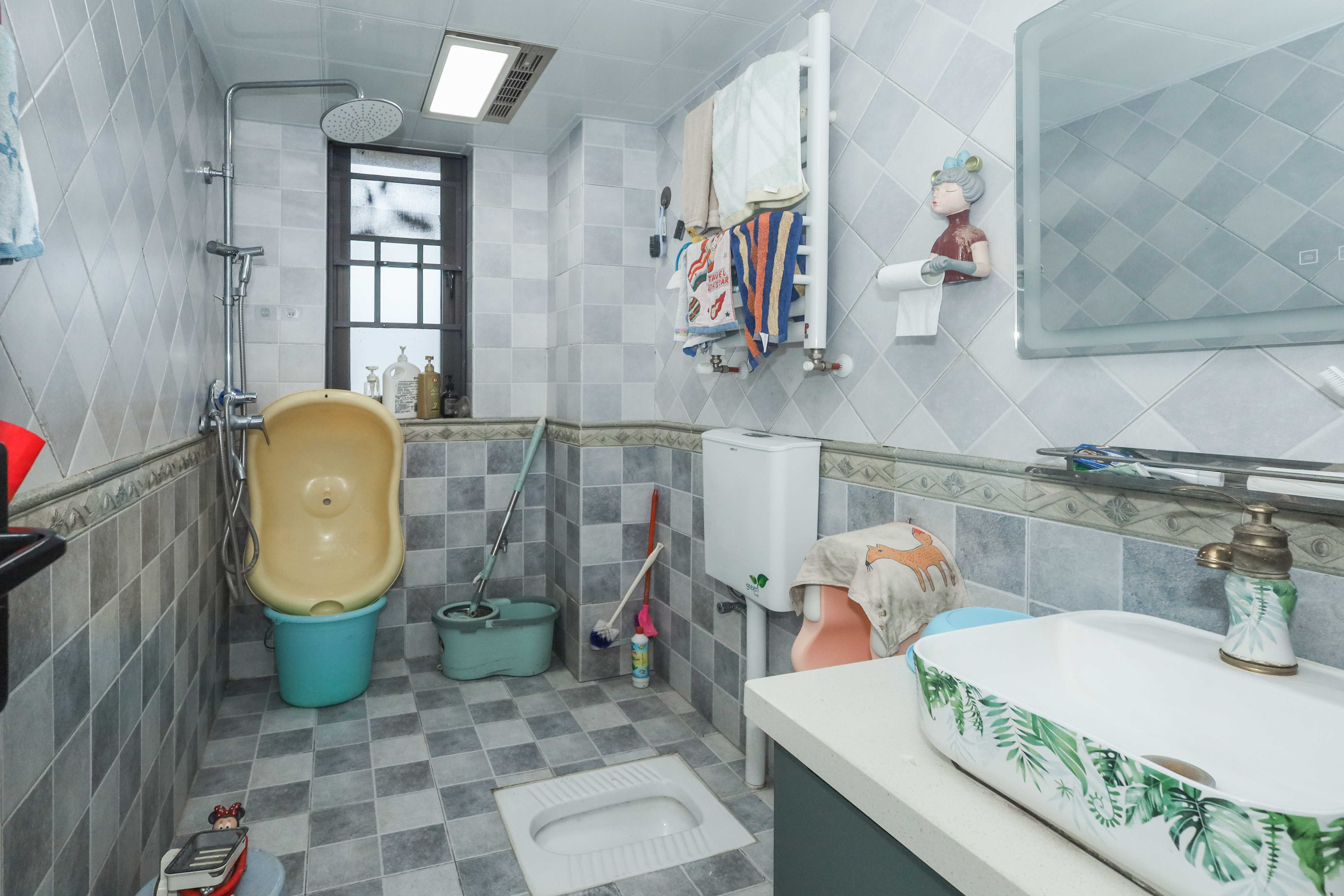 梅溪盛荟  3室2厅2卫   128.00万卫生间