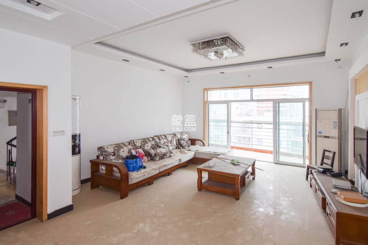 联诚花园 3室2厅2卫 65.0万 联诚花园 3室2厅2卫 65.0万客厅