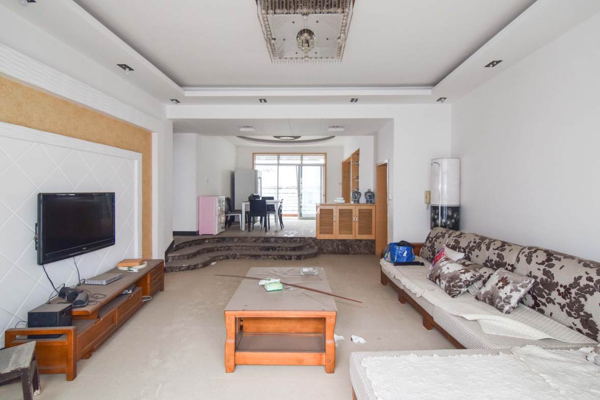 联诚花园 3室2厅2卫 65.0万 联诚花园 3室2厅2卫 65.0万客厅