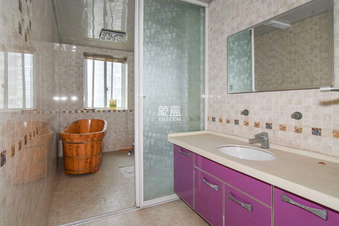 联诚花园 3室2厅2卫 65.0万 联诚花园 3室2厅2卫 65.0万卫生间