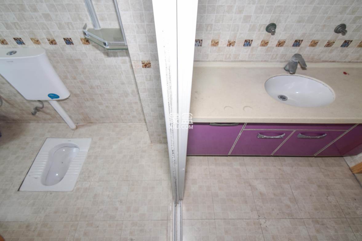 联诚花园 3室2厅2卫 65.0万 联诚花园 3室2厅2卫 65.0万卫生间