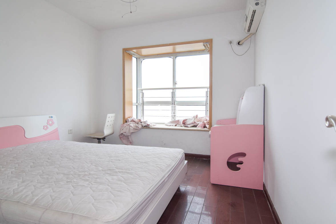 联诚花园 3室2厅2卫 65.0万 联诚花园 3室2厅2卫 65.0万卧室