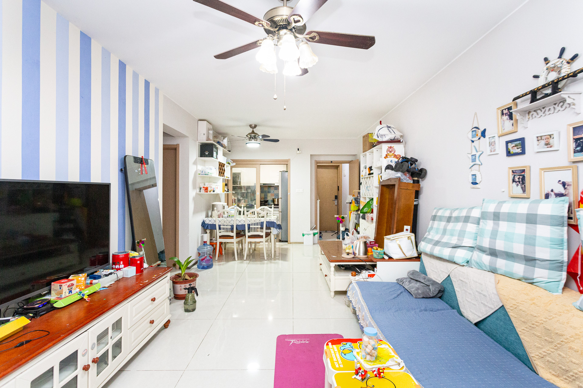 时代倾城二期 2室2厅1卫 80.0万 时代倾城二期 2室2厅1卫 80.0万客厅