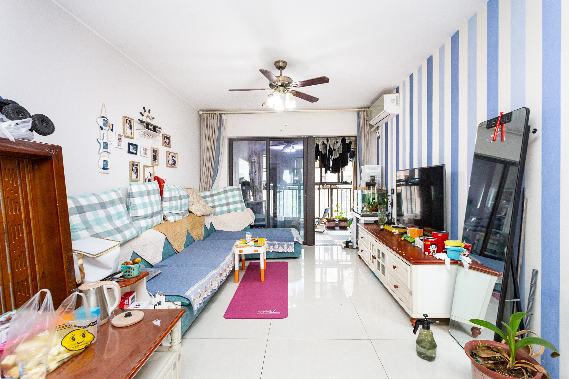 时代倾城二期 2室2厅1卫 80.0万 时代倾城二期 2室2厅1卫 80.0万客厅