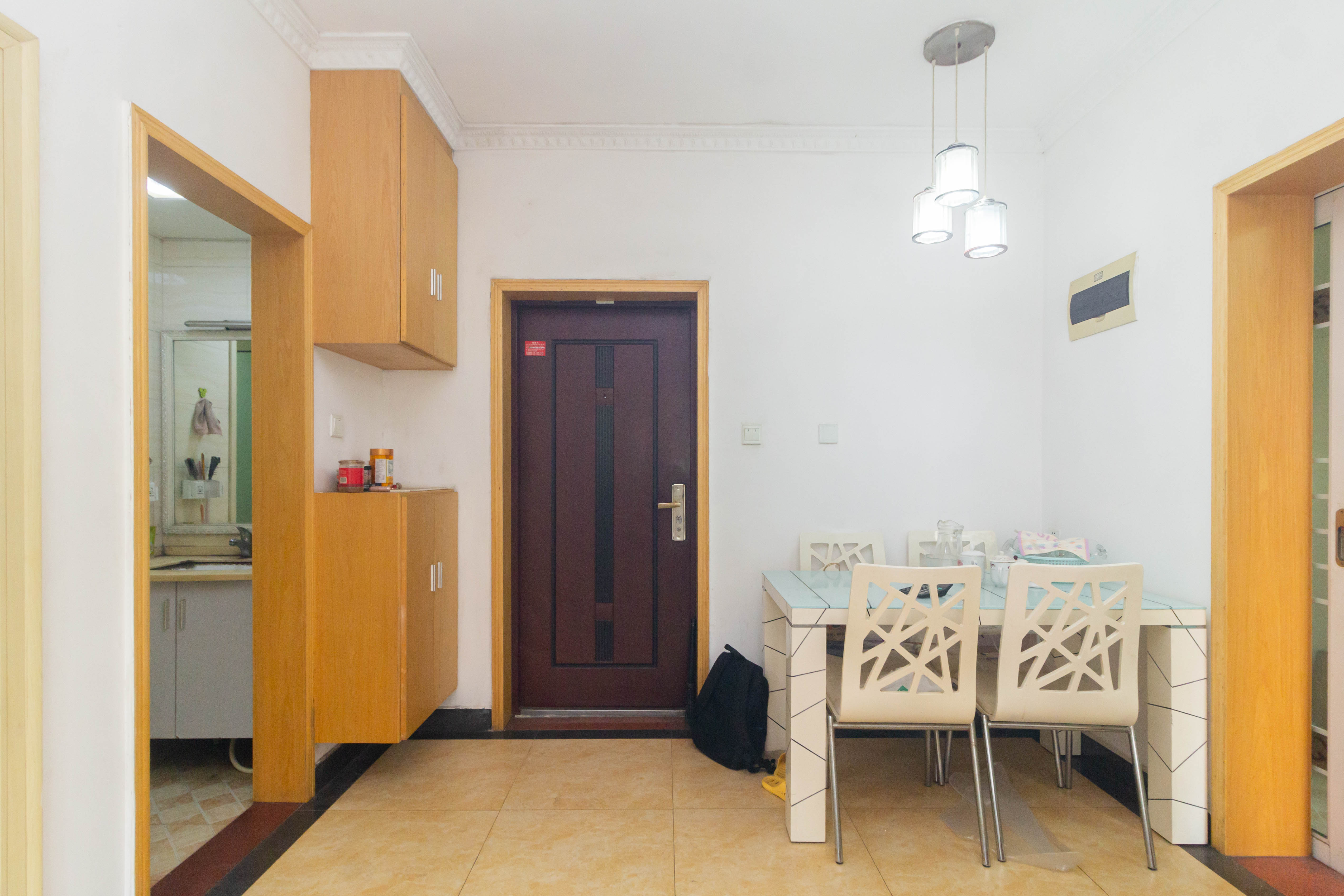 中国铁建国际城一期 1室1厅1卫 26.5万 中国铁建国际城一期 1室1厅1卫 26.5万客厅