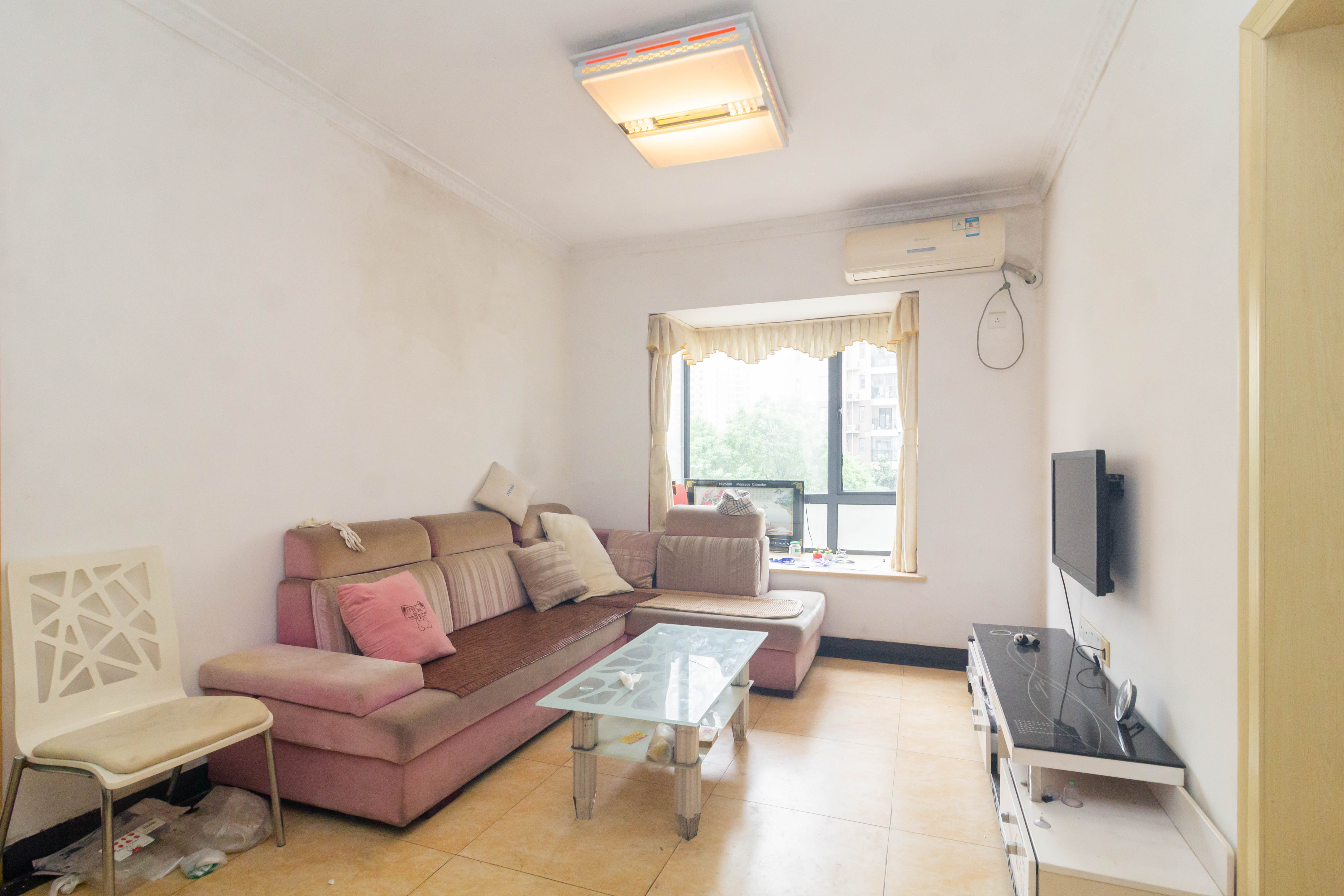 中国铁建国际城一期 1室1厅1卫 26.5万 中国铁建国际城一期 1室1厅1卫 26.5万客厅