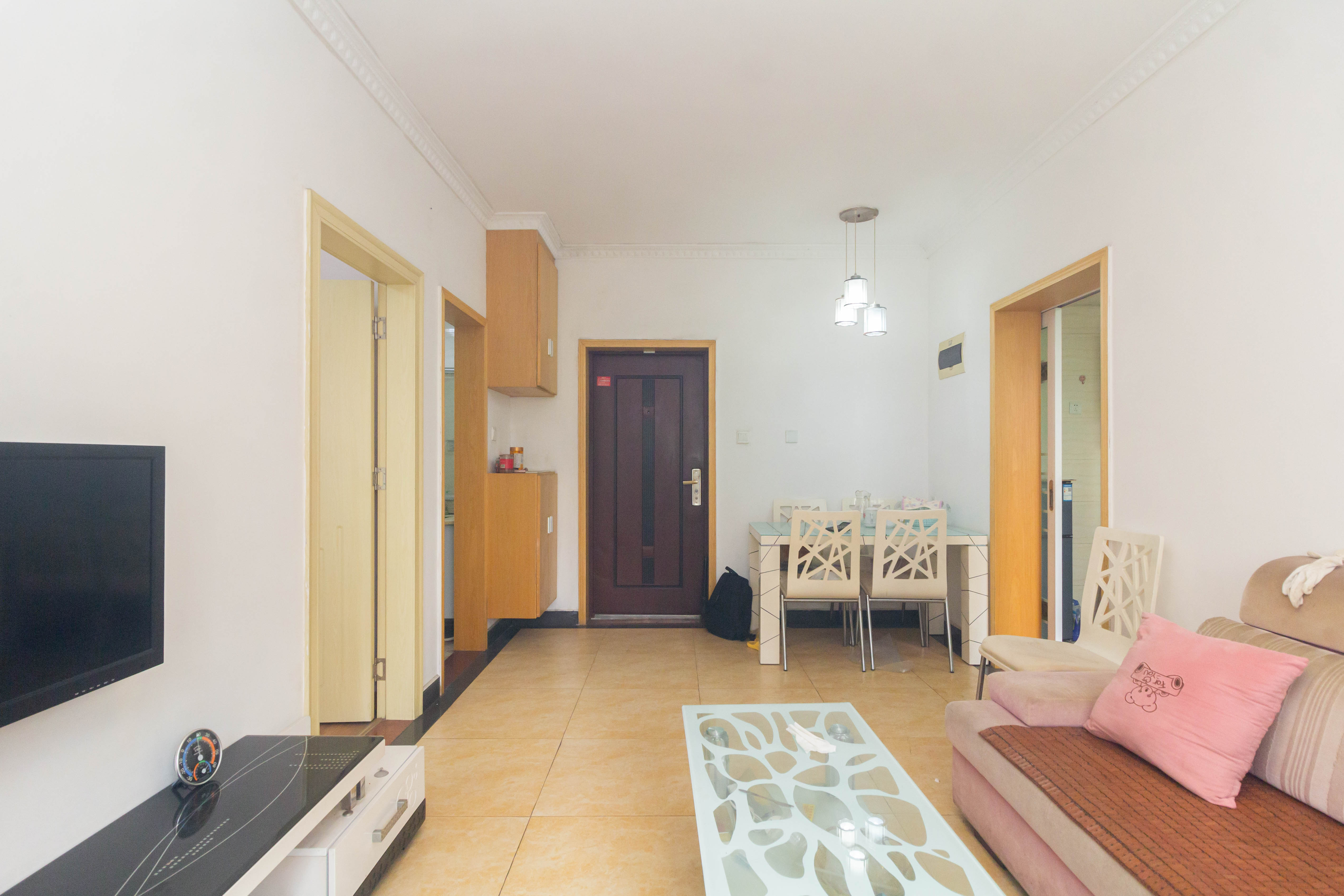 中国铁建国际城一期 1室1厅1卫 26.5万 中国铁建国际城一期 1室1厅1卫 26.5万客厅