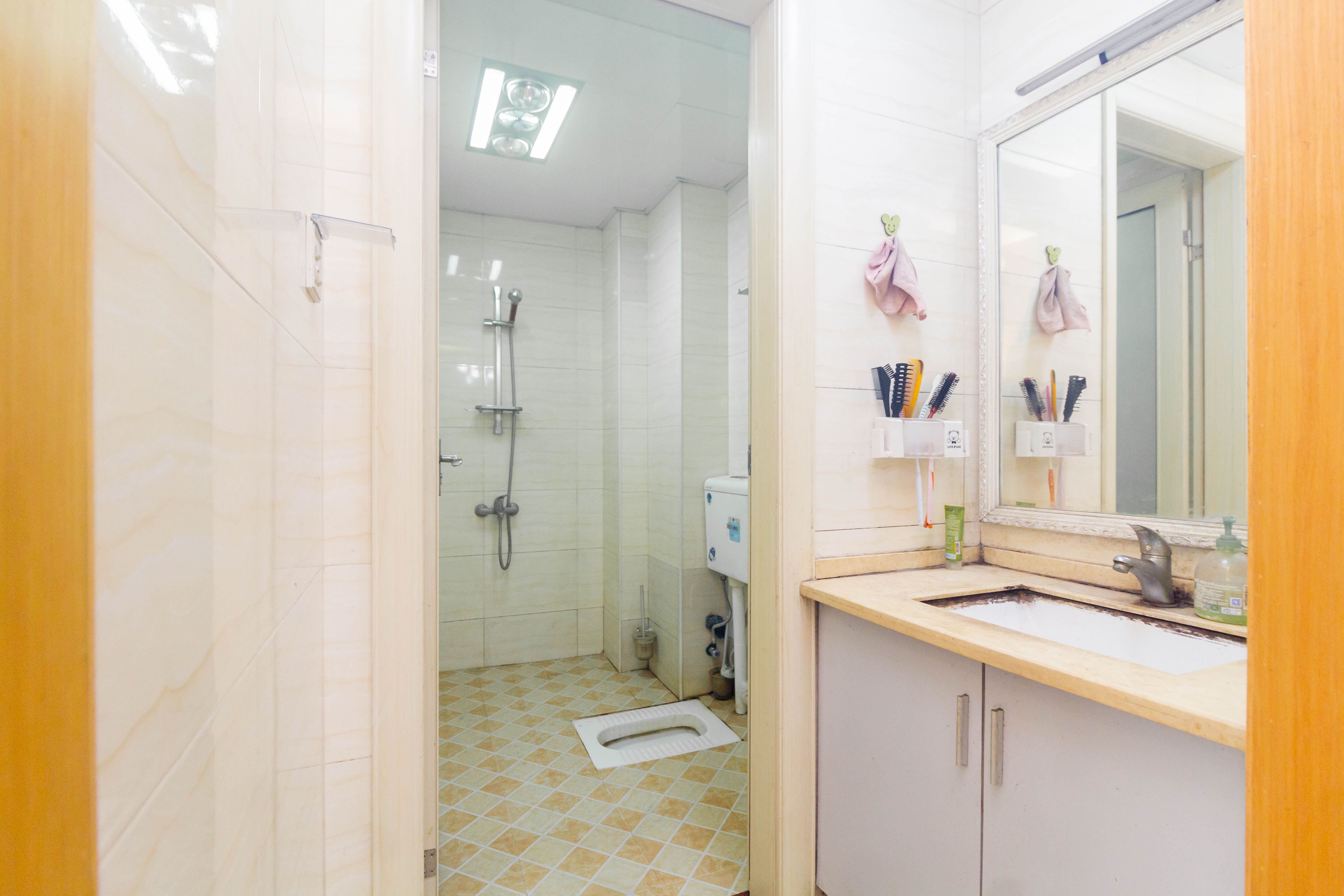 中国铁建国际城一期 1室1厅1卫 26.5万 中国铁建国际城一期 1室1厅1卫 26.5万卫生间