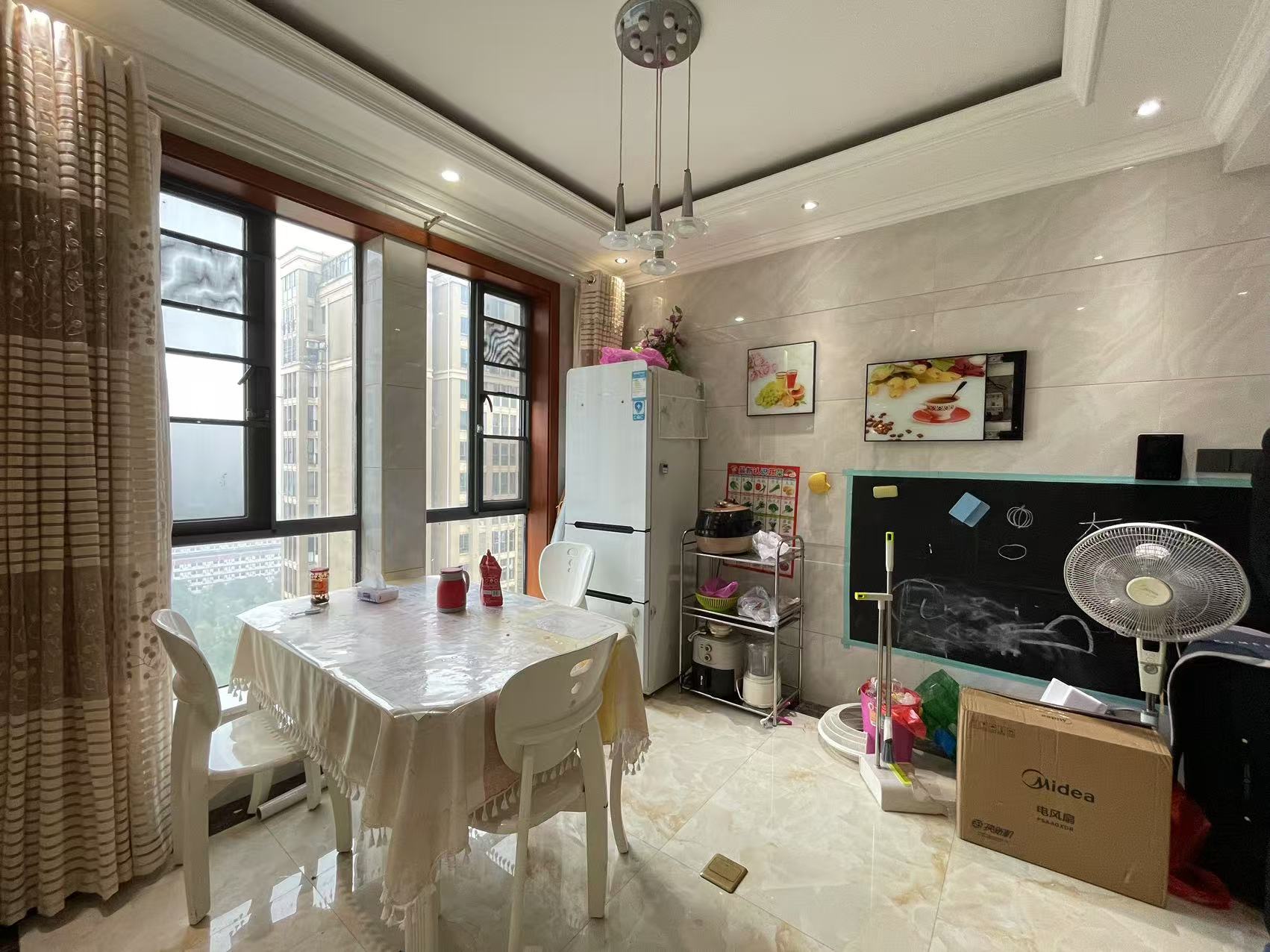 泰山公馆 3室2厅2卫 68.0万 泰山公馆 3室2厅2卫 68.0万室内图