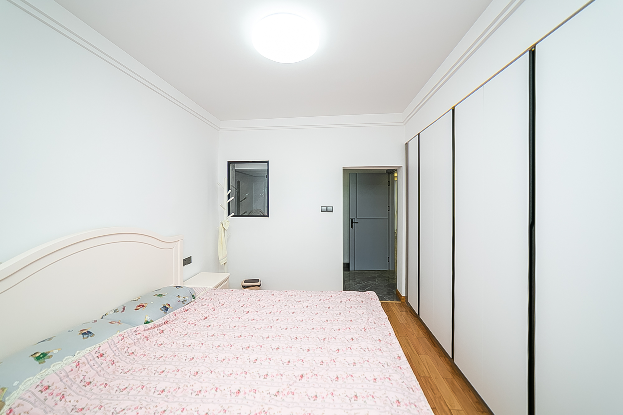 华升小区  3室2厅2卫    90.0万 华升小区  3室2厅2卫    90.0万卧室