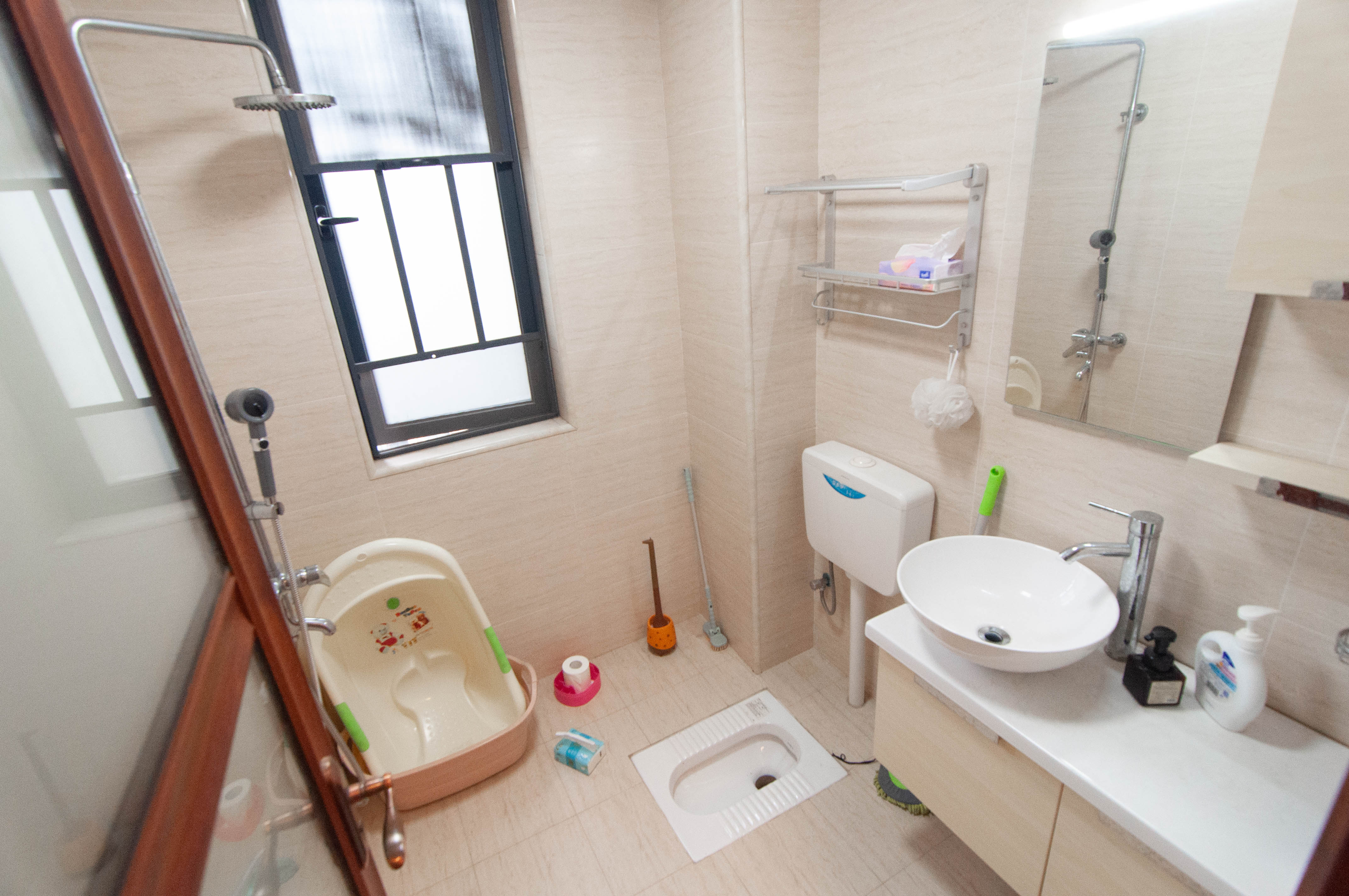 中建梅溪湖中心  4室2厅2卫   248.00万卫生间