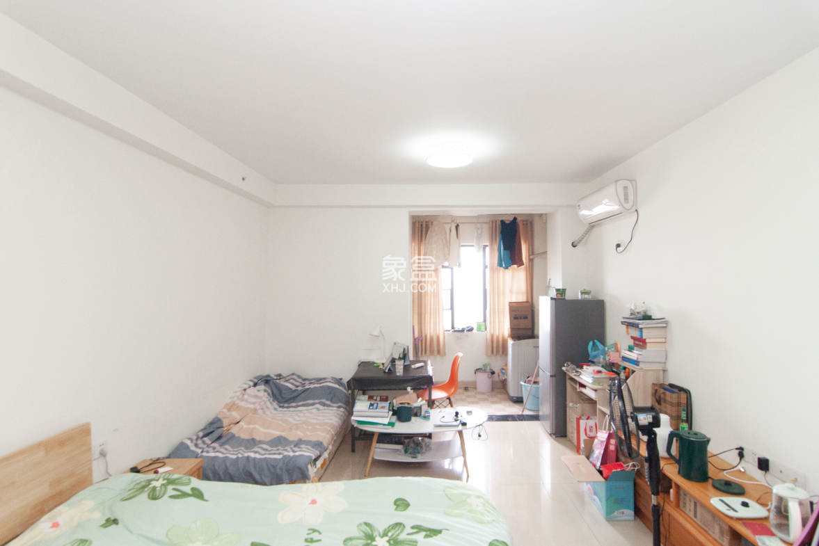 西子湖畔沃府 1室1厅1卫 28.0万 西子湖畔沃府 1室1厅1卫 28.0万客厅