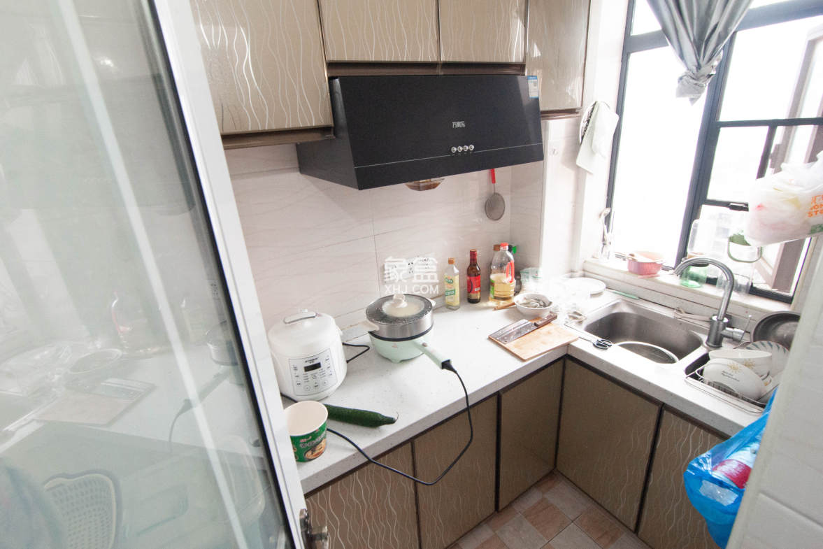 西子湖畔沃府 1室1厅1卫 28.0万 西子湖畔沃府 1室1厅1卫 28.0万厨房