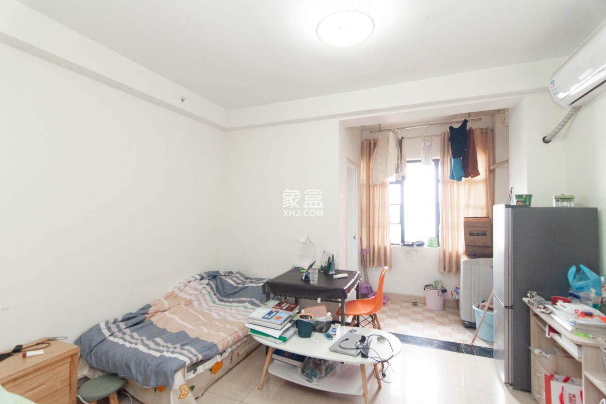 西子湖畔沃府 1室1厅1卫 28.0万 西子湖畔沃府 1室1厅1卫 28.0万客厅