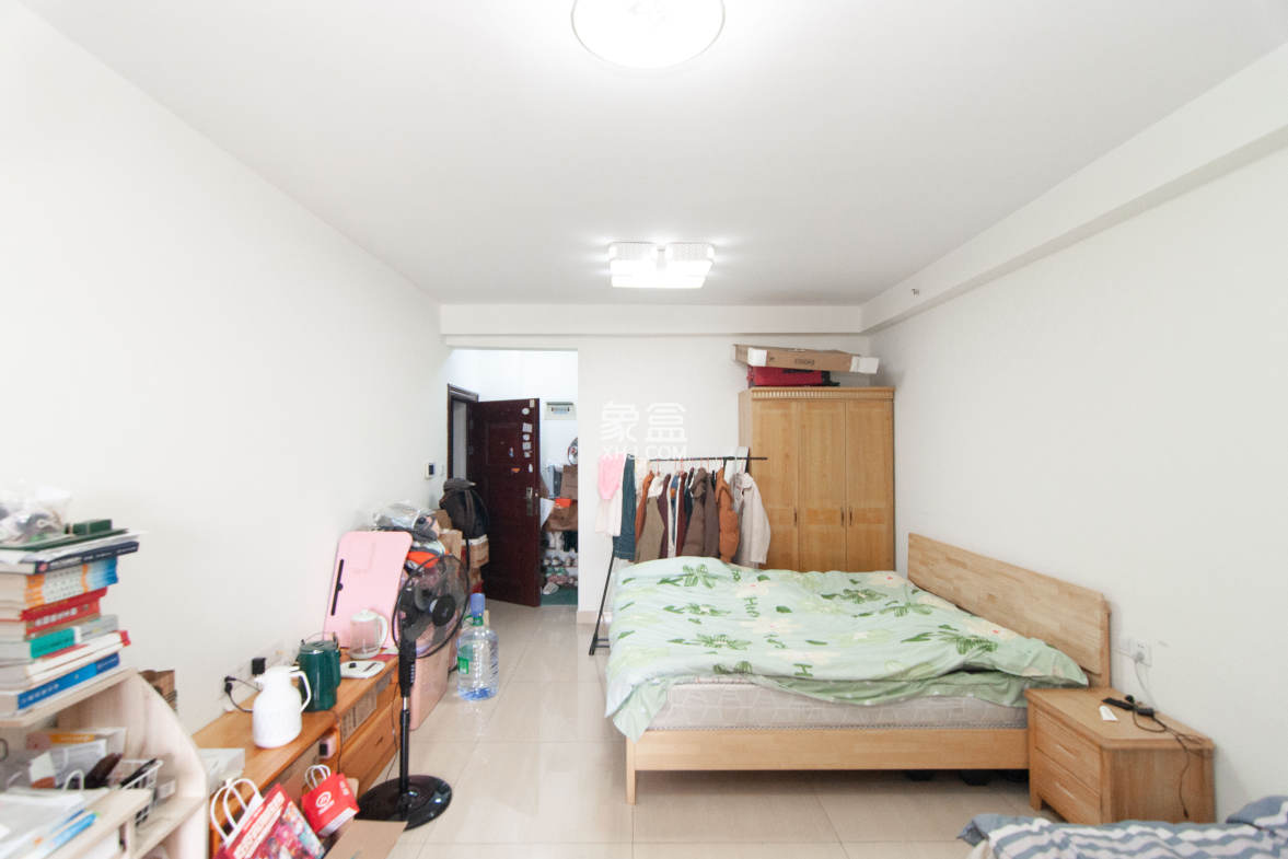 西子湖畔沃府 1室1厅1卫 28.0万 西子湖畔沃府 1室1厅1卫 28.0万客厅