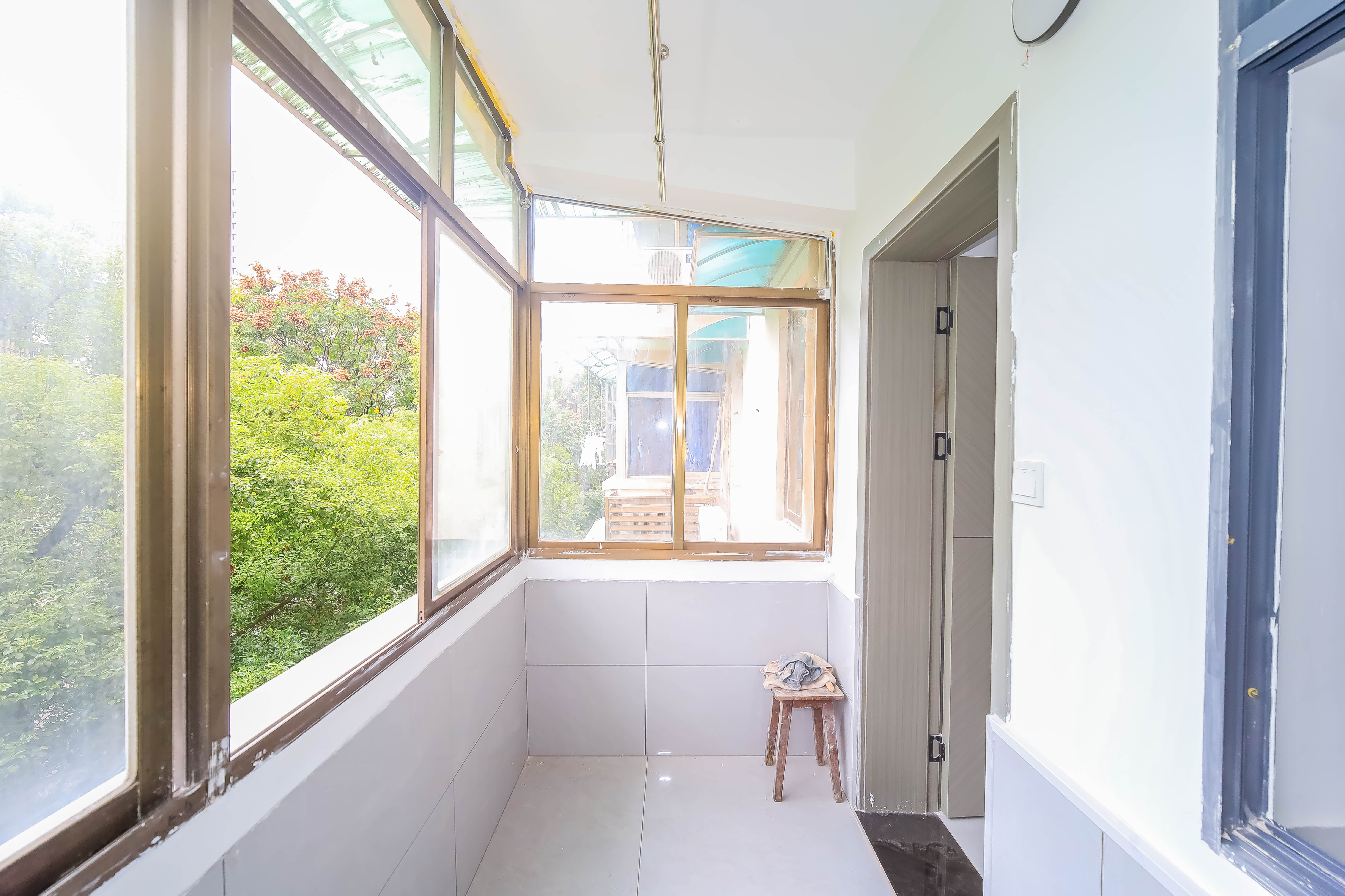 红旗社区  2室1厅1卫   38.00万阳台