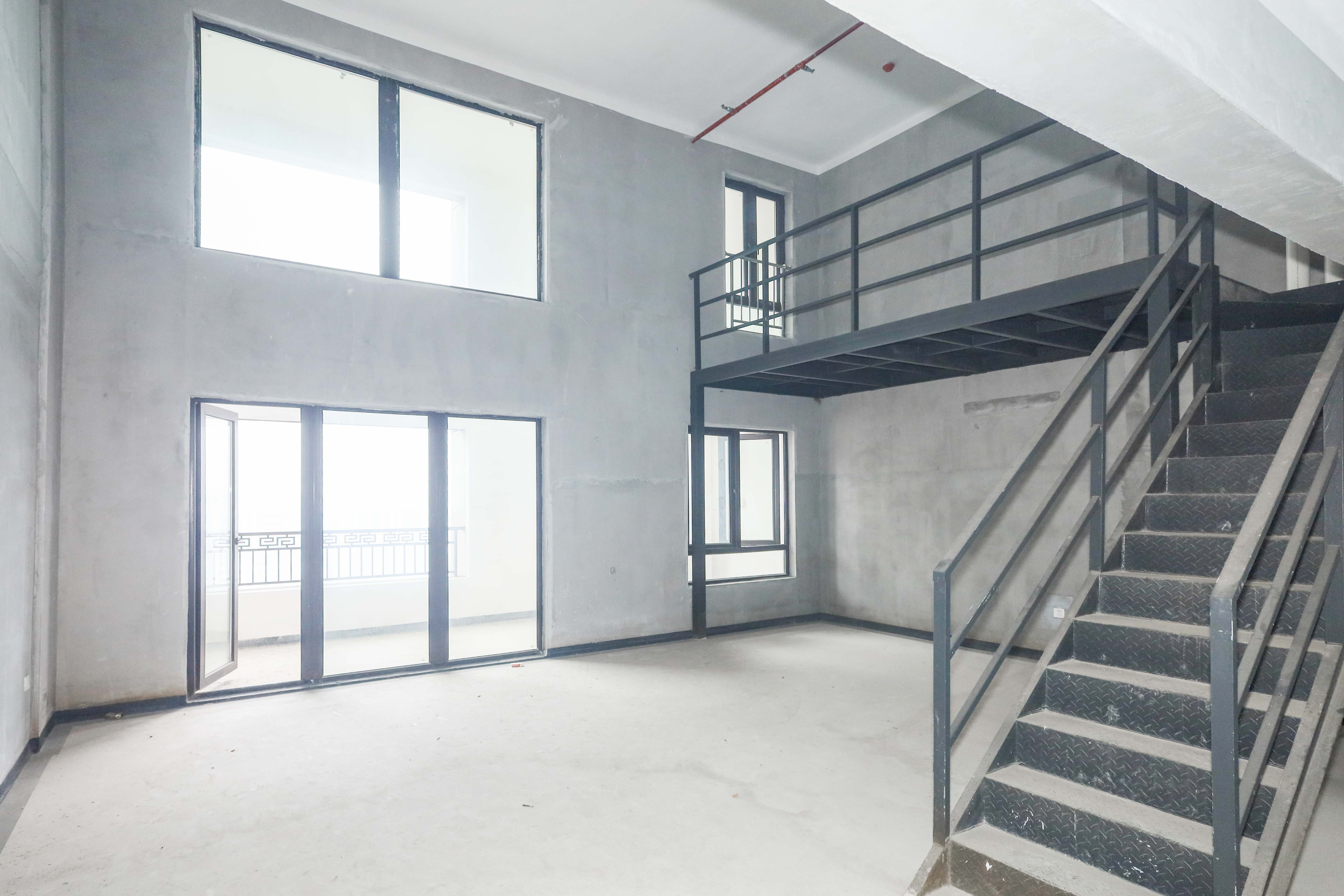 建发央著  4室2厅2卫   276.00万客厅