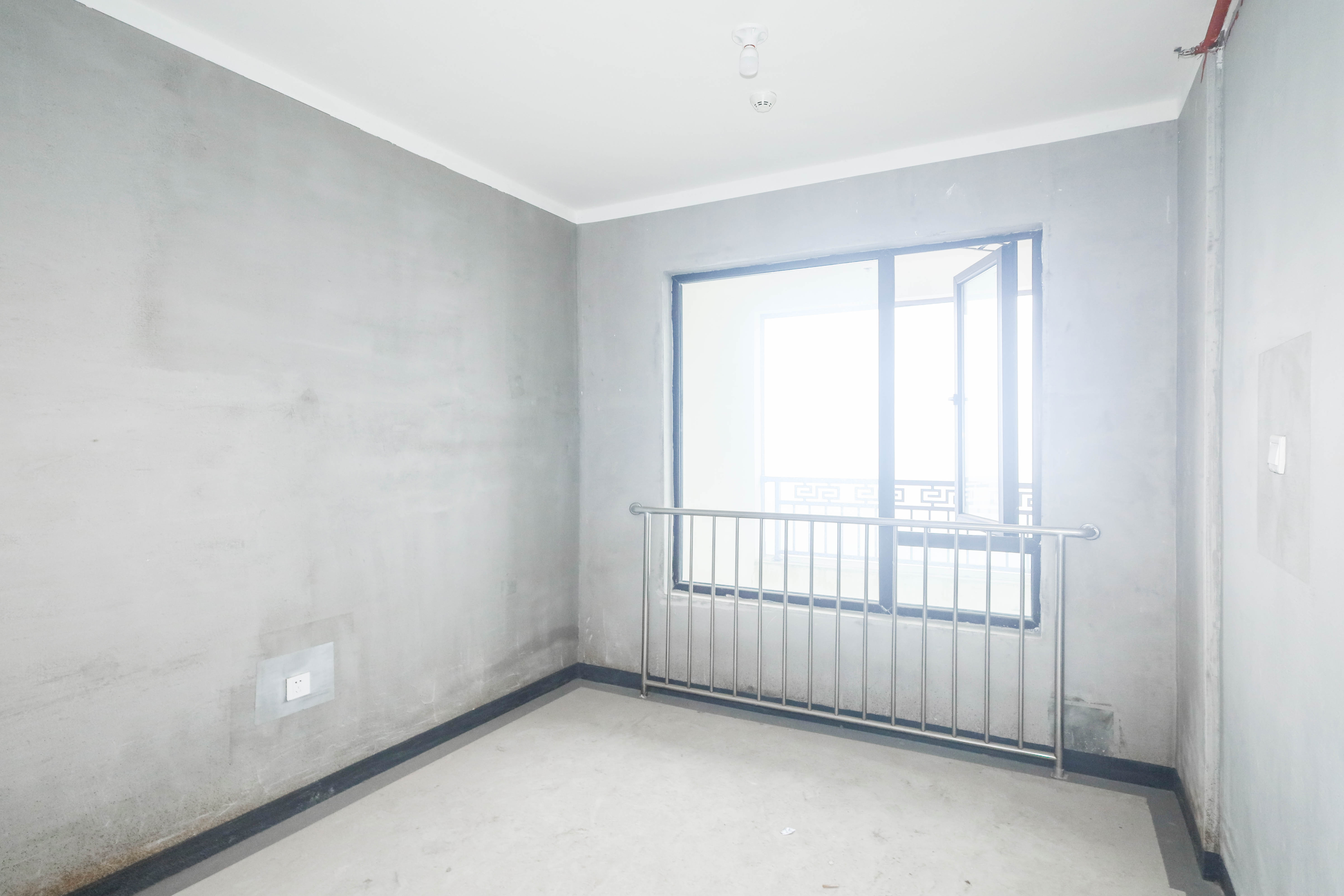 建发央著  4室2厅2卫   276.00万卧室