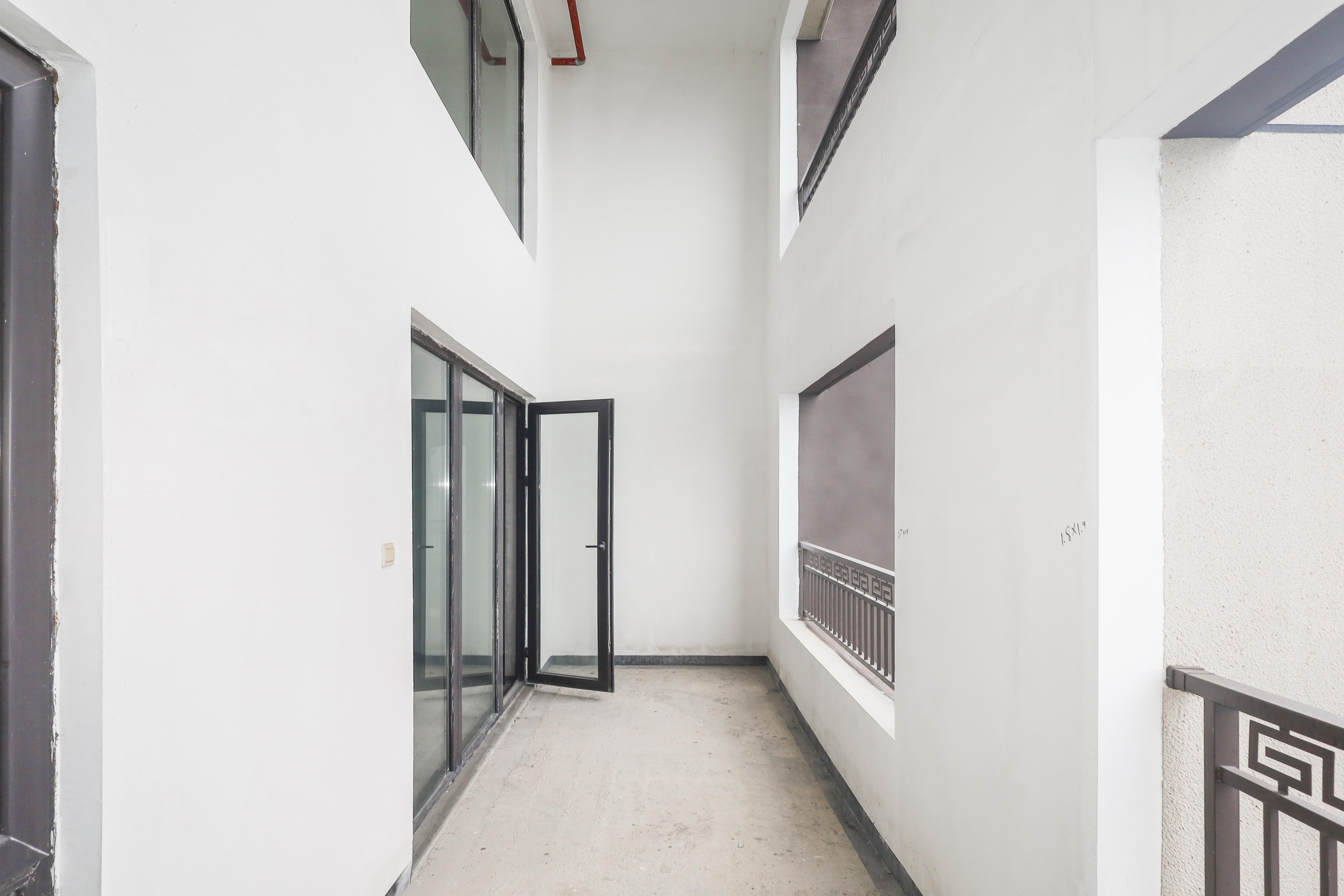 建发央著  4室2厅2卫   276.00万阳台