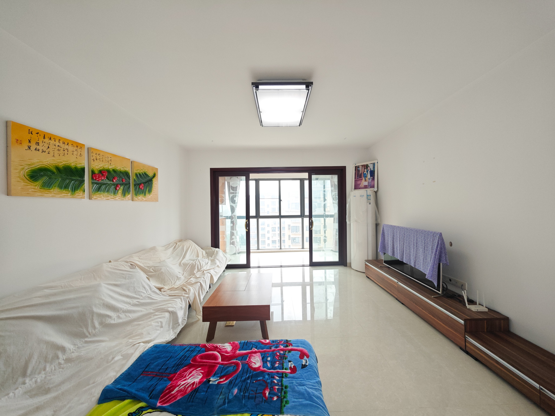 颐和佳园 3室2厅2卫 120.0万 颐和佳园 3室2厅2卫 120.0万客厅